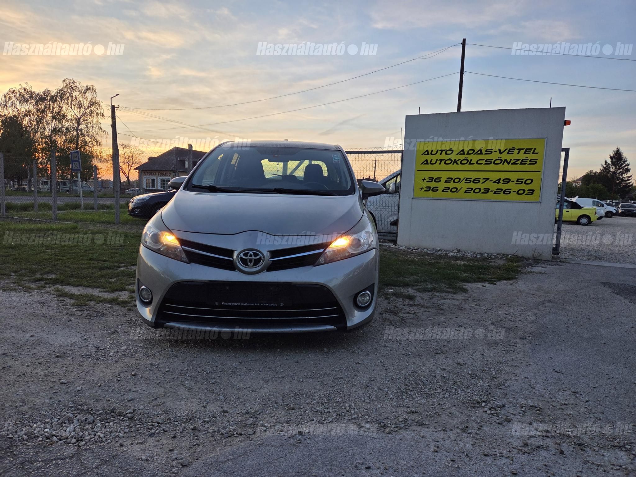 TOYOTA VERSO 2013/6 - 1