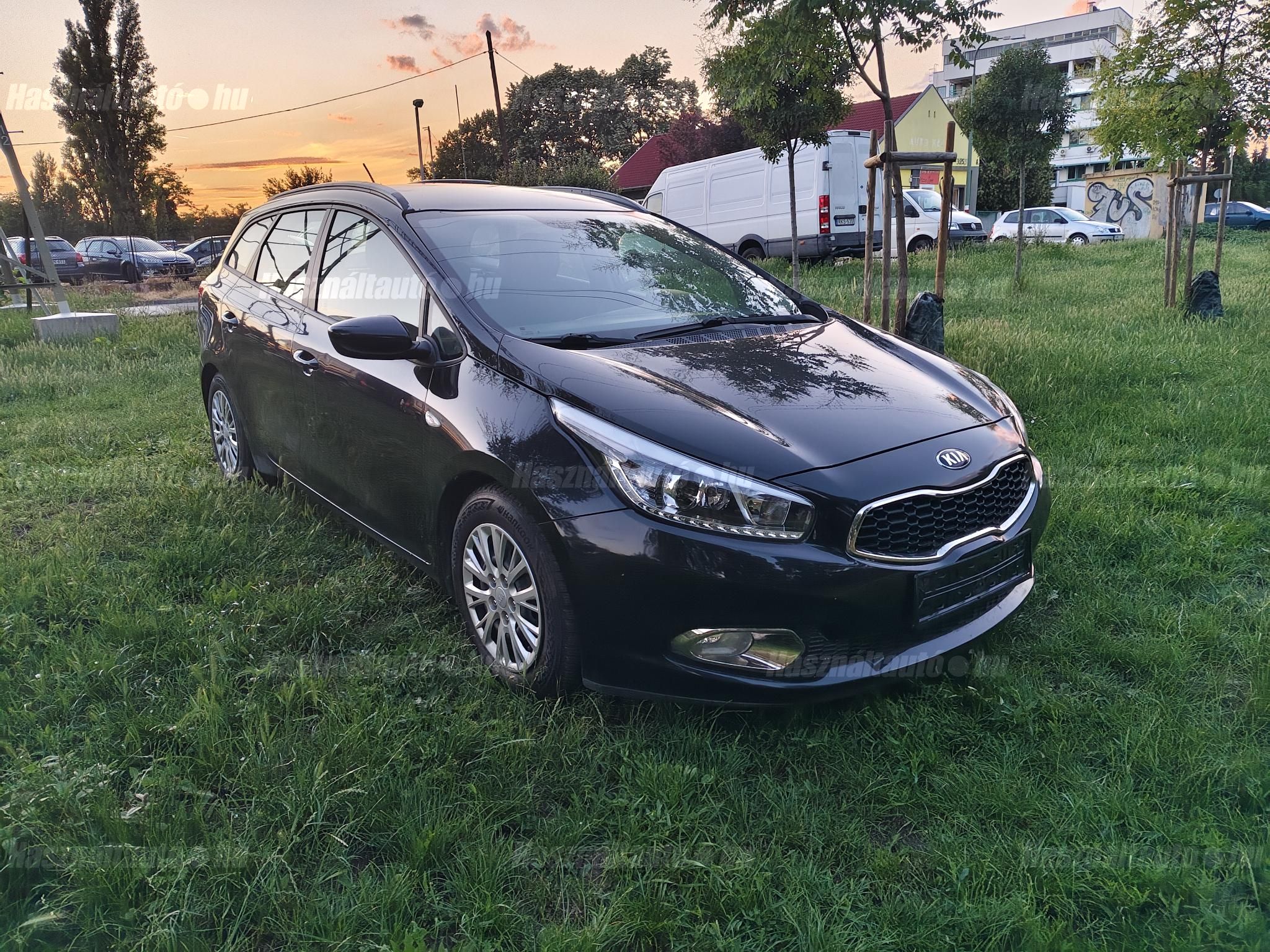 KIA CEE'D 2013/7 - 1