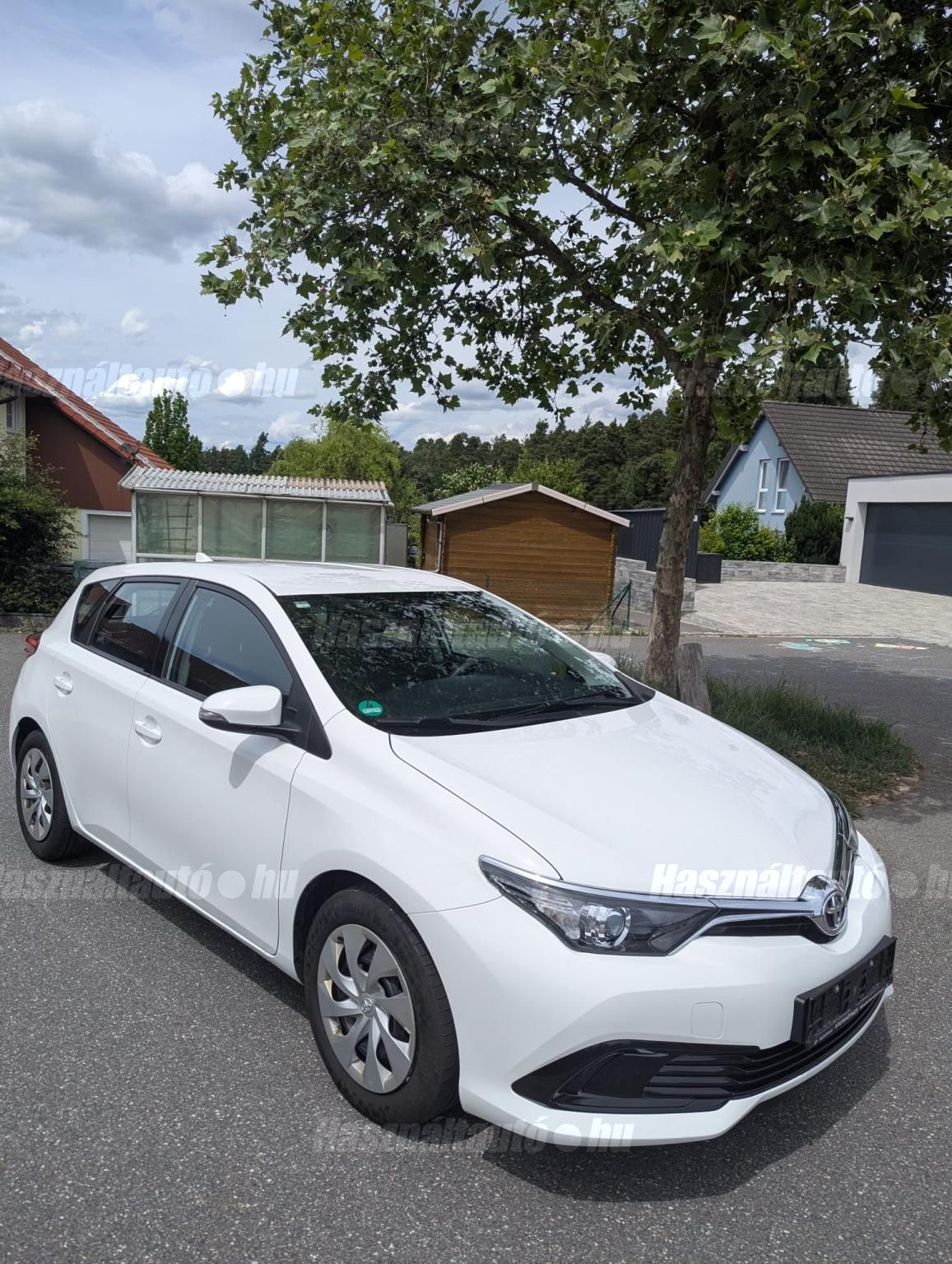 TOYOTA AURIS 2016/12 - 1