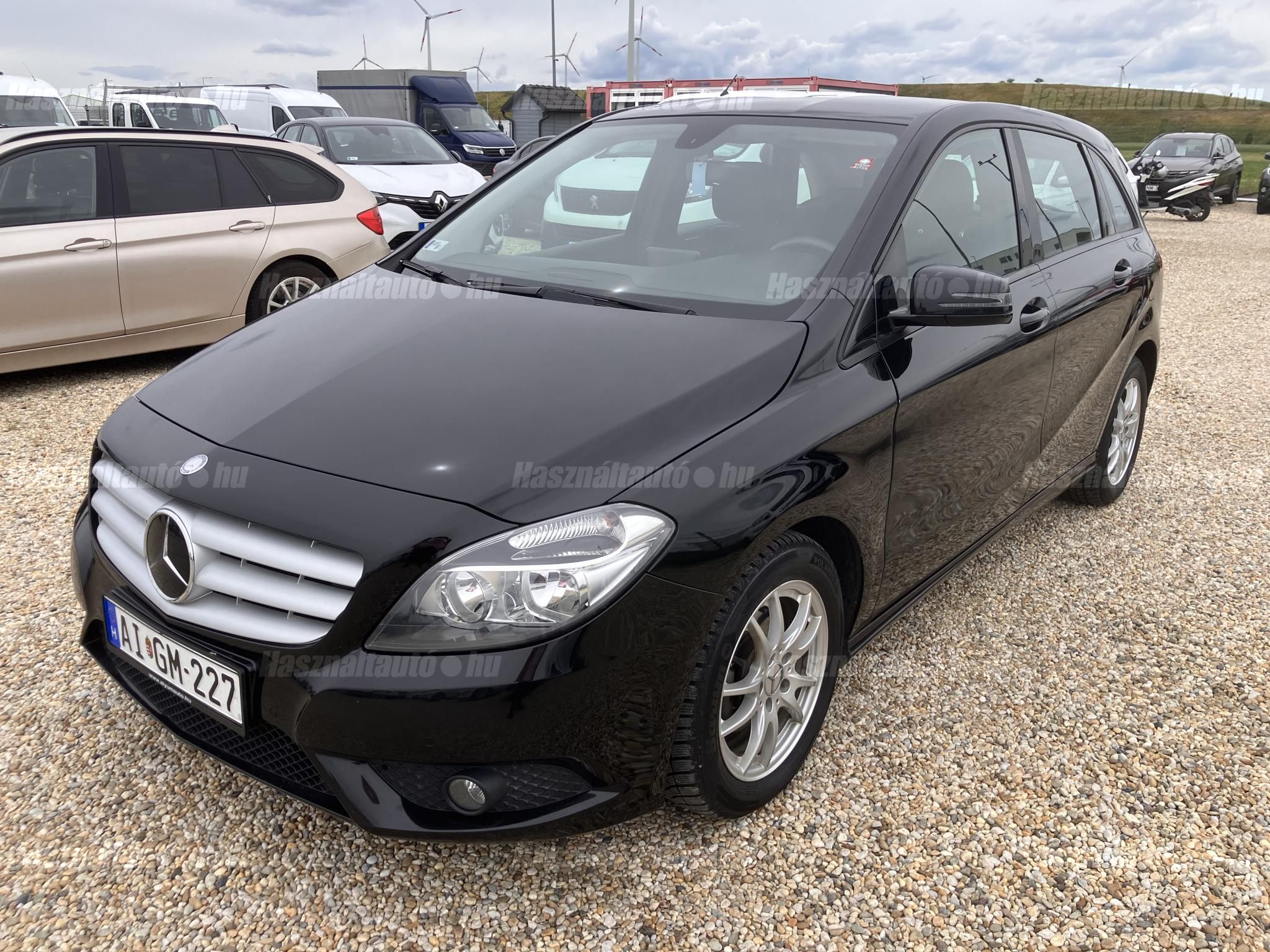 MERCEDES-BENZ B 180 2013/9 - 1
