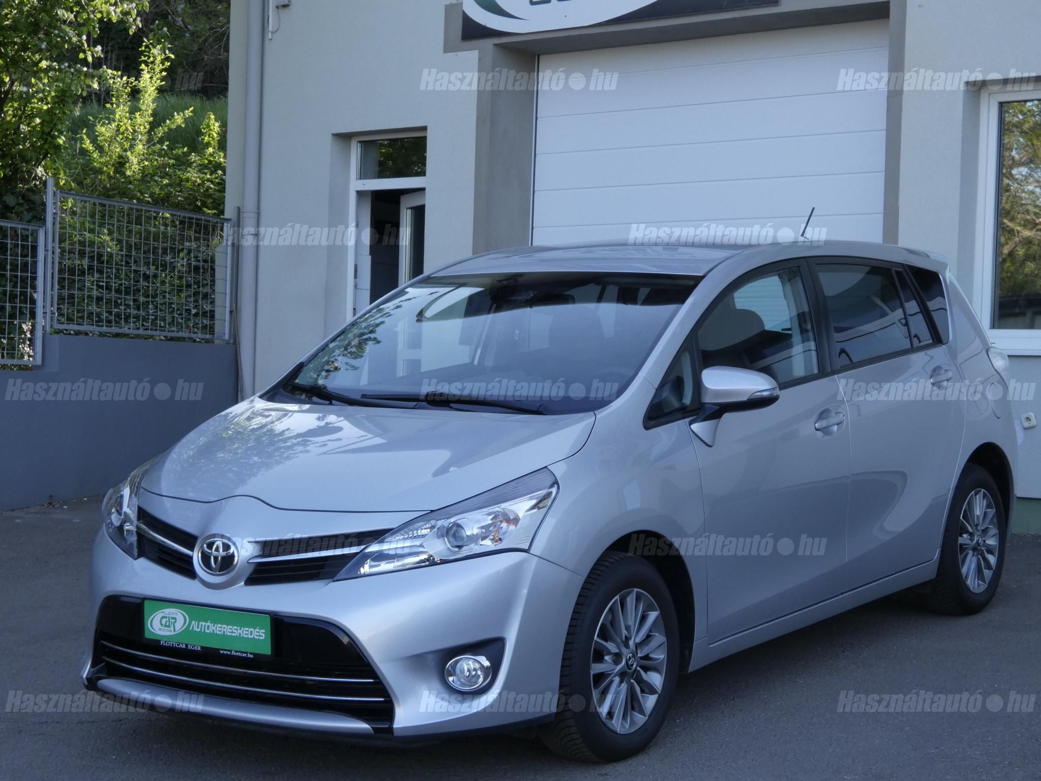 TOYOTA VERSO 2017/4 - 1