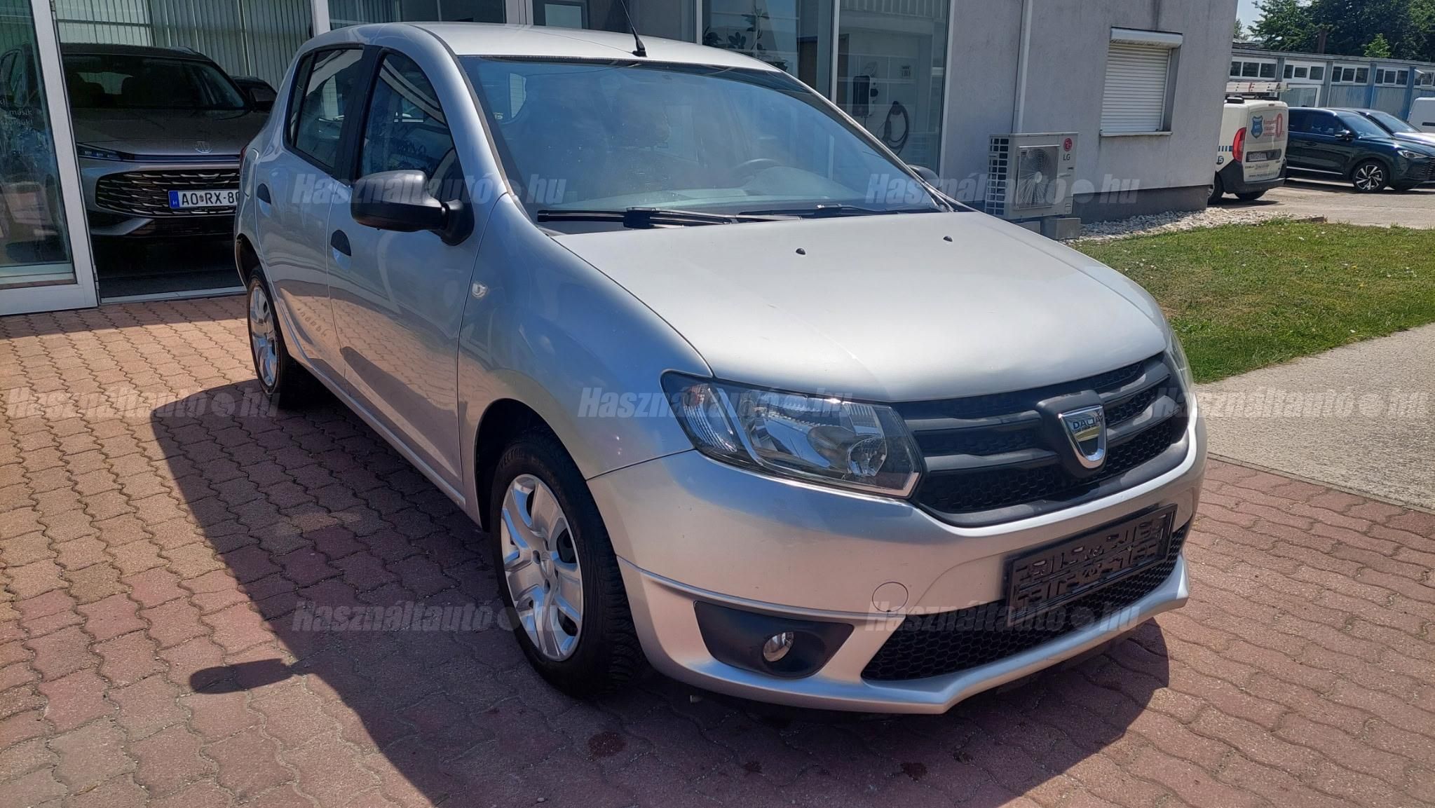 DACIA SANDERO 2016/5 - 1