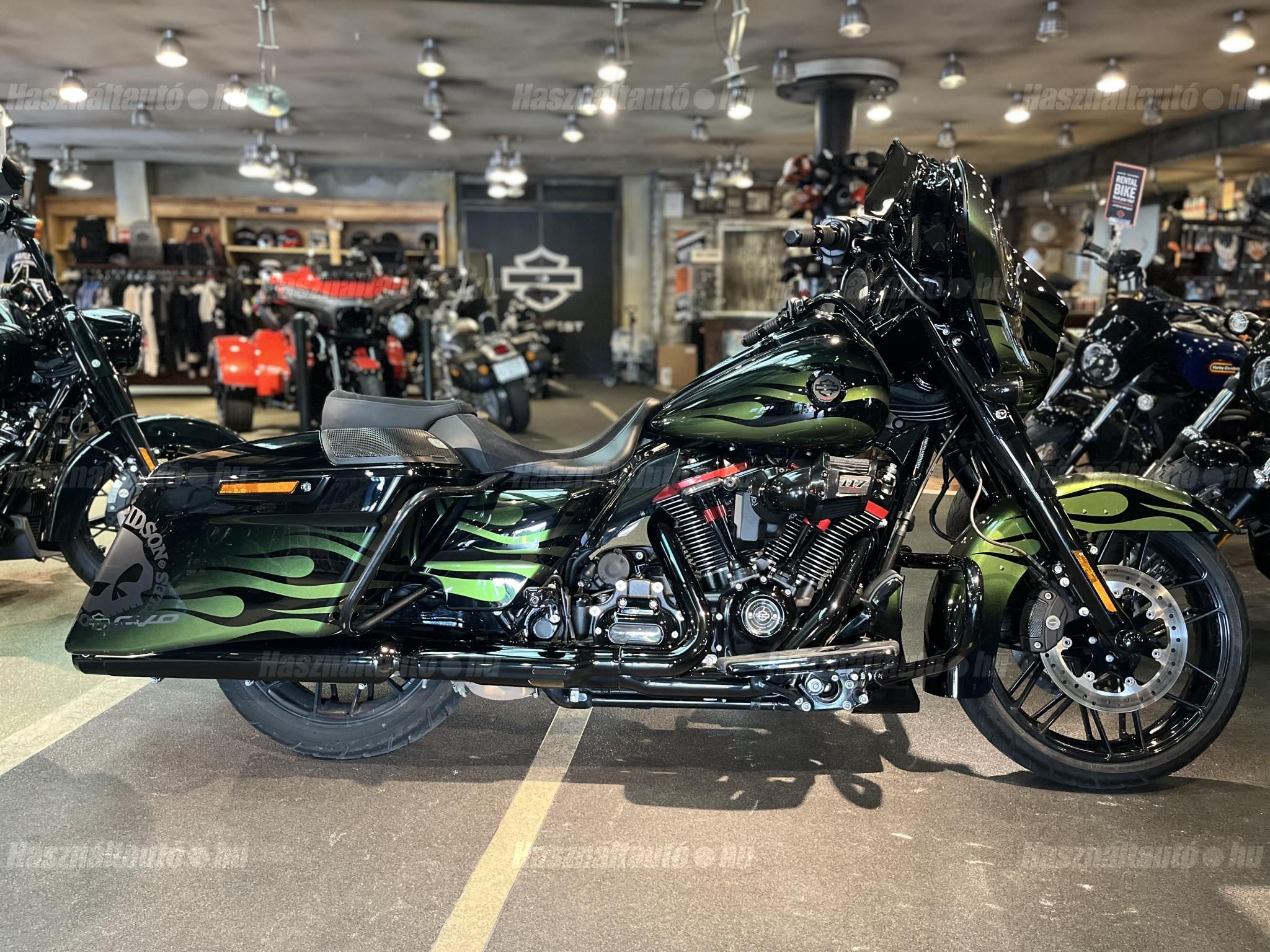HARLEY-DAVIDSON CVO 2022/3 - 1