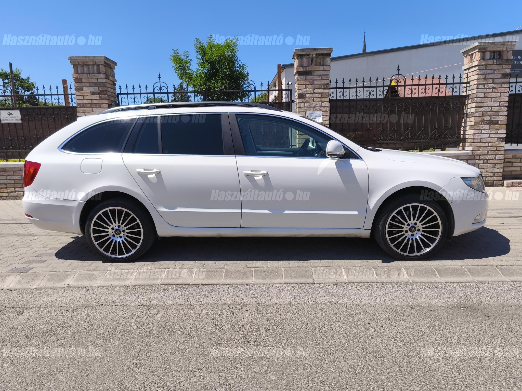 SKODA SUPERB 2013 - 1