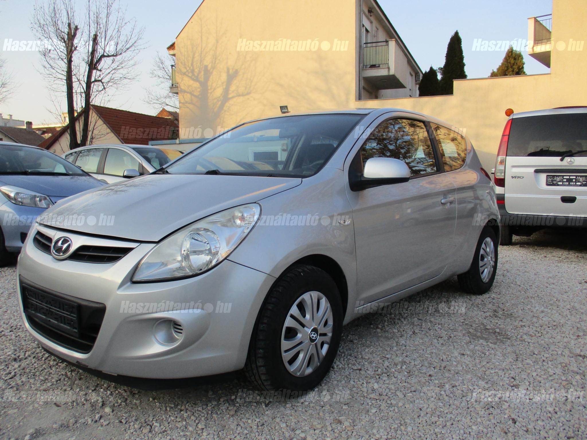 HYUNDAI I20 2010/6 - 1