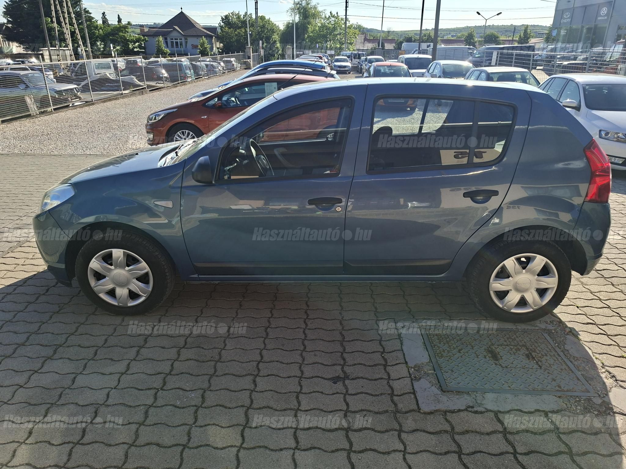 DACIA SANDERO 2011/9 - 1