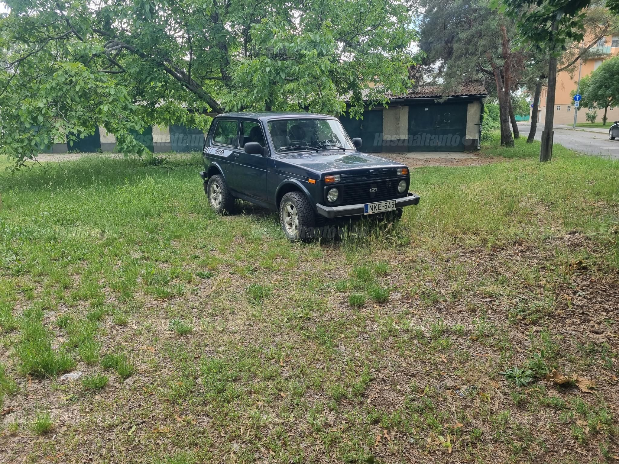 LADA NIVA 2015/12 - 1