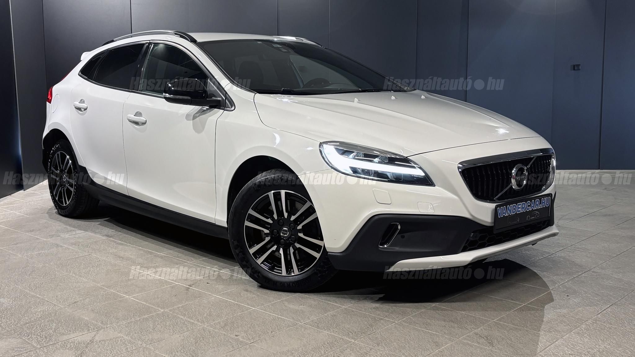 VOLVO V40 2019/8 - 1