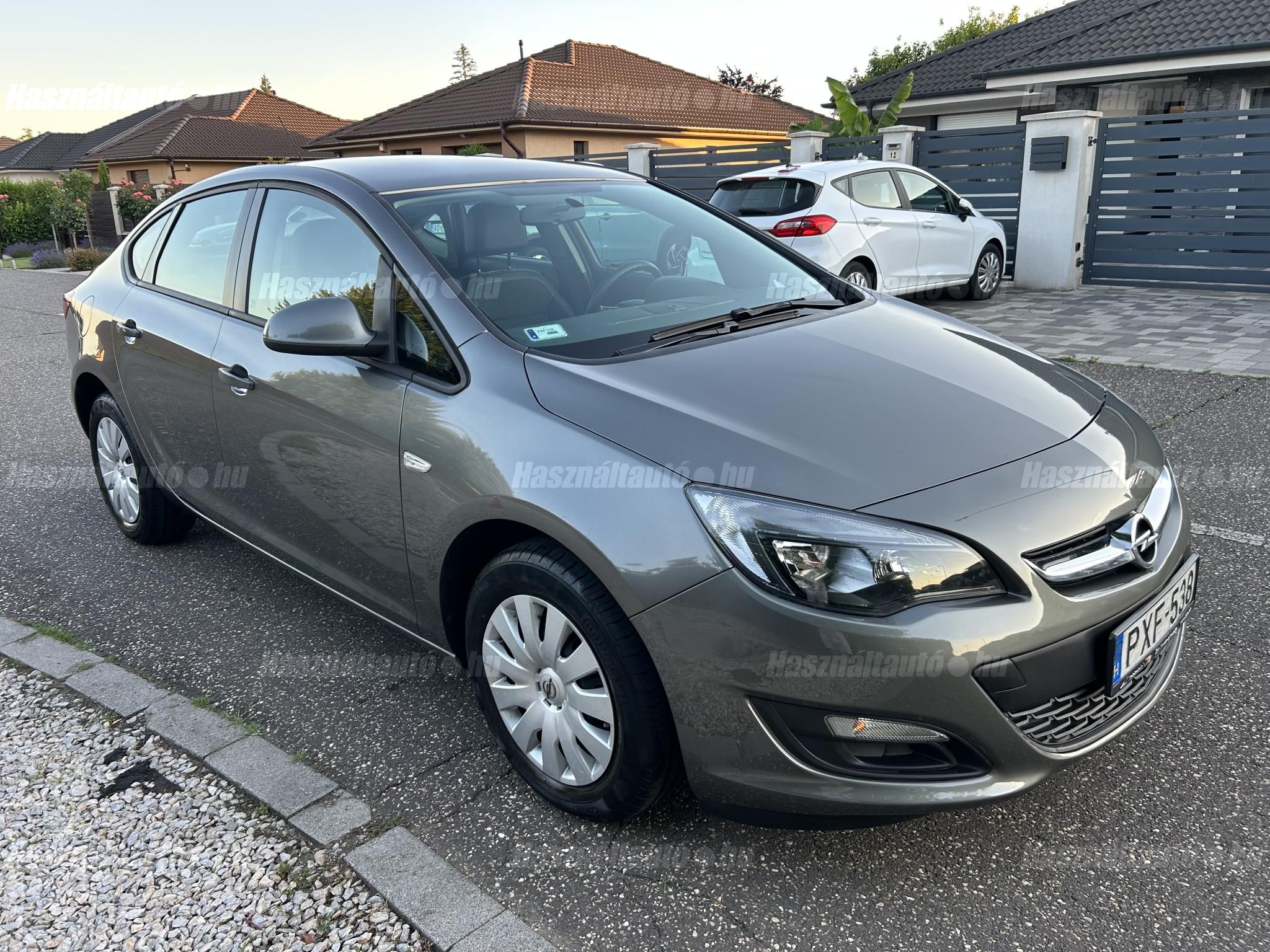 OPEL ASTRA J 2018/8 - 1