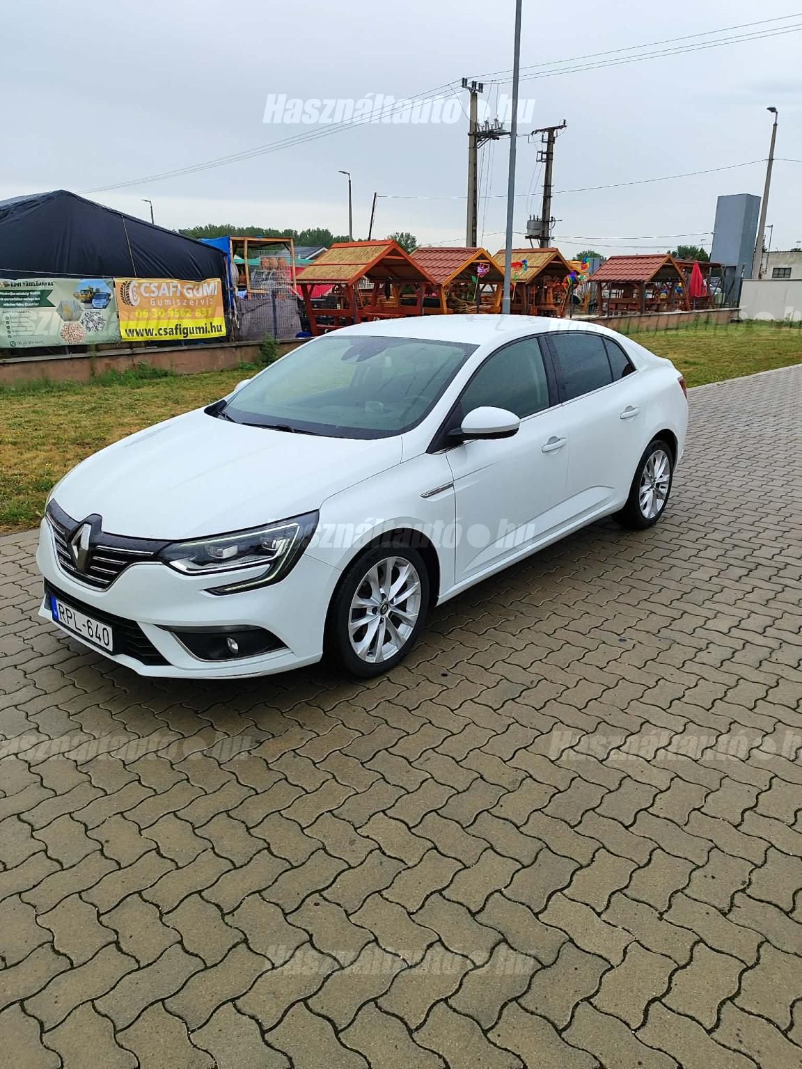Renault Megane GrandCoupé 1.3 TCe Intenz – Head-Up D.,Gyöngyház fehér, Magyarországi