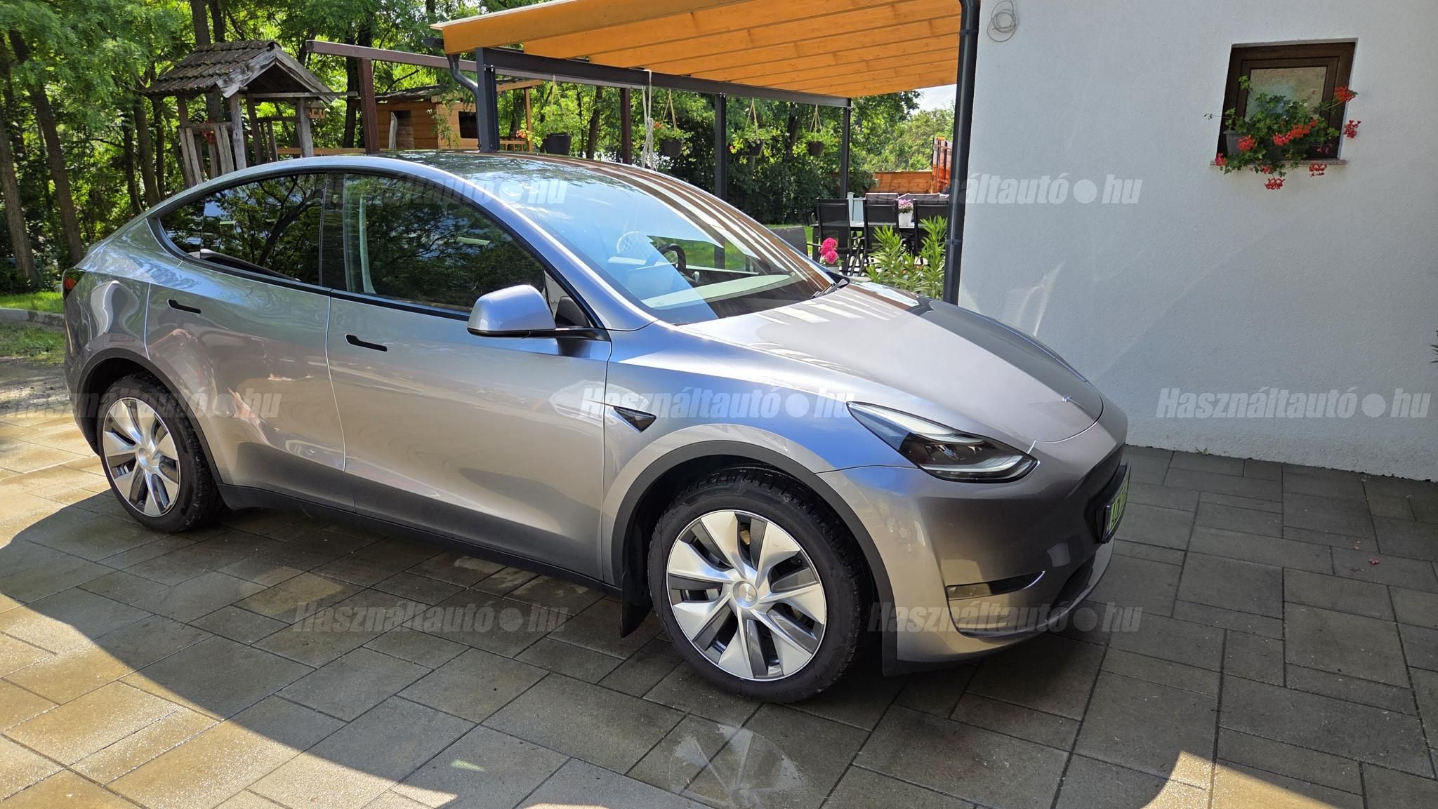 TESLA MODEL Y 2023/6 - 1