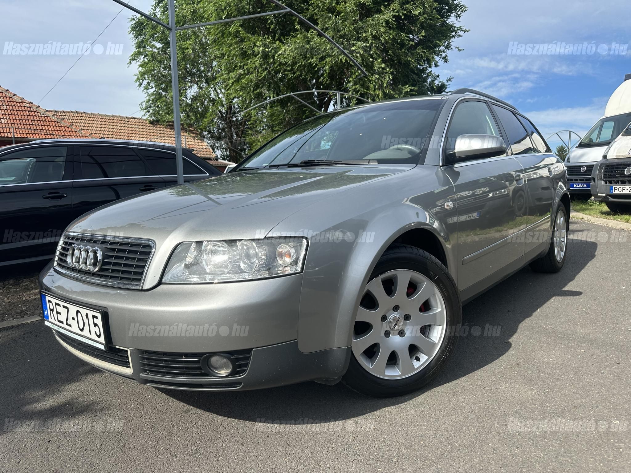 AUDI A4 2001/9 - 1