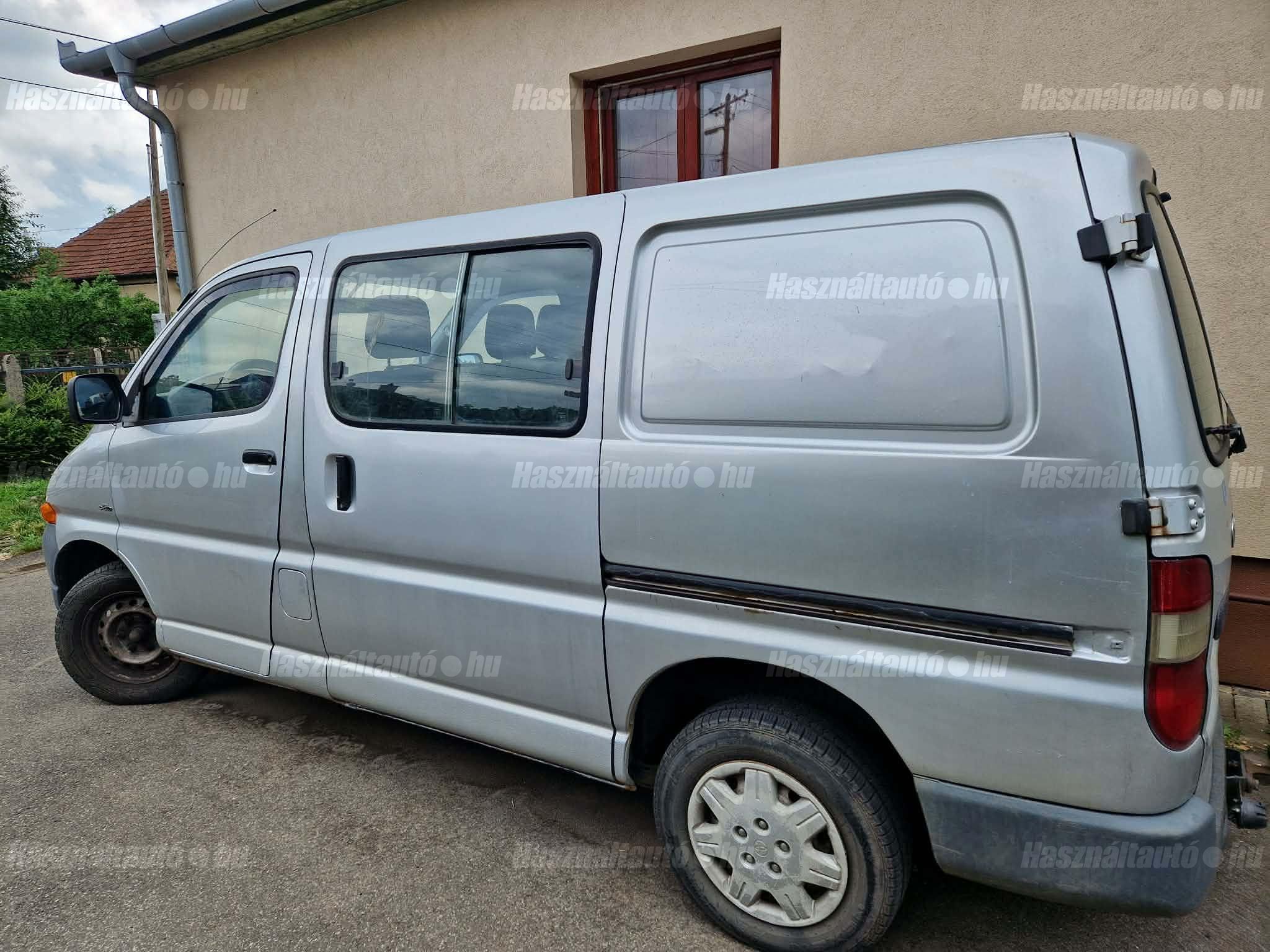 TOYOTA HIACE 2002/6 - 1