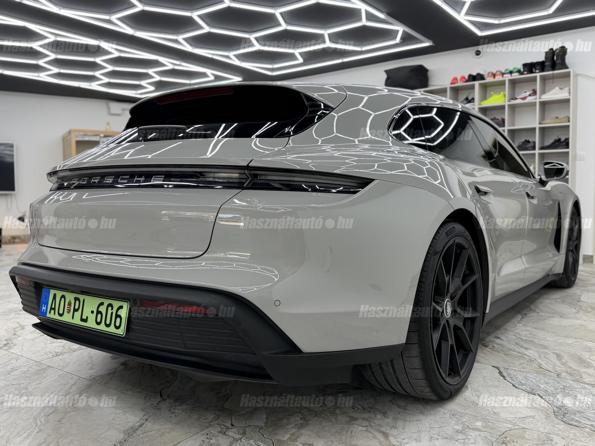 PORSCHE TAYCAN 2023/6 - 1
