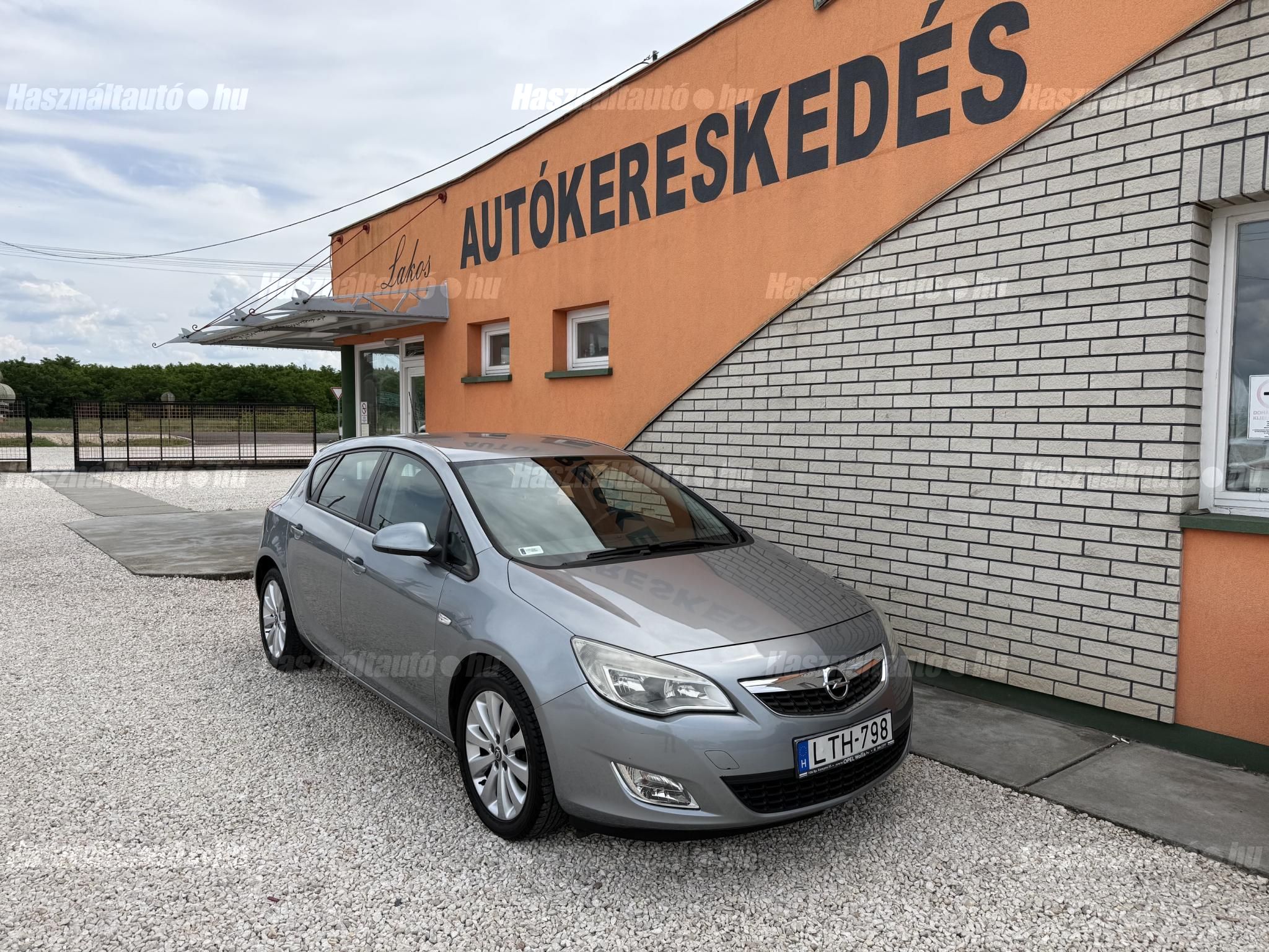OPEL ASTRA J 2010/8 - 1