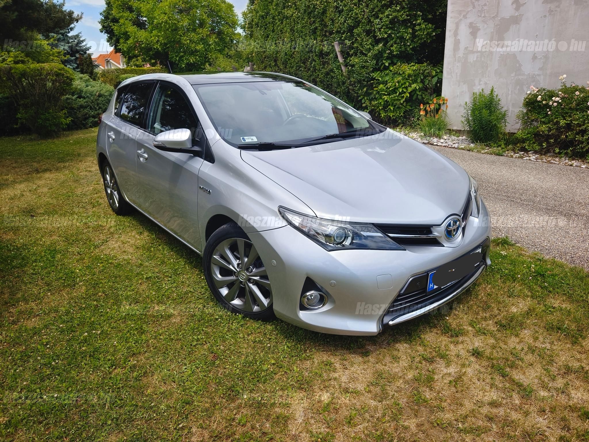 TOYOTA AURIS 2013/4 - 1