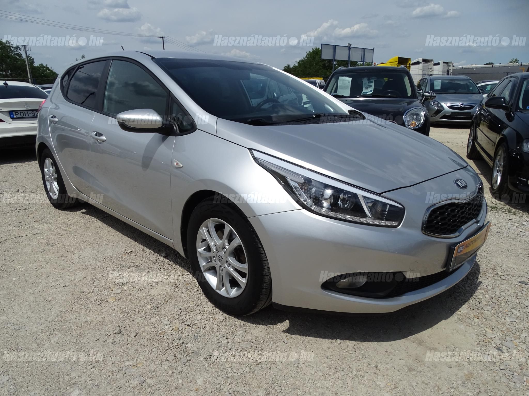 KIA CEE'D 2012/12 - 1