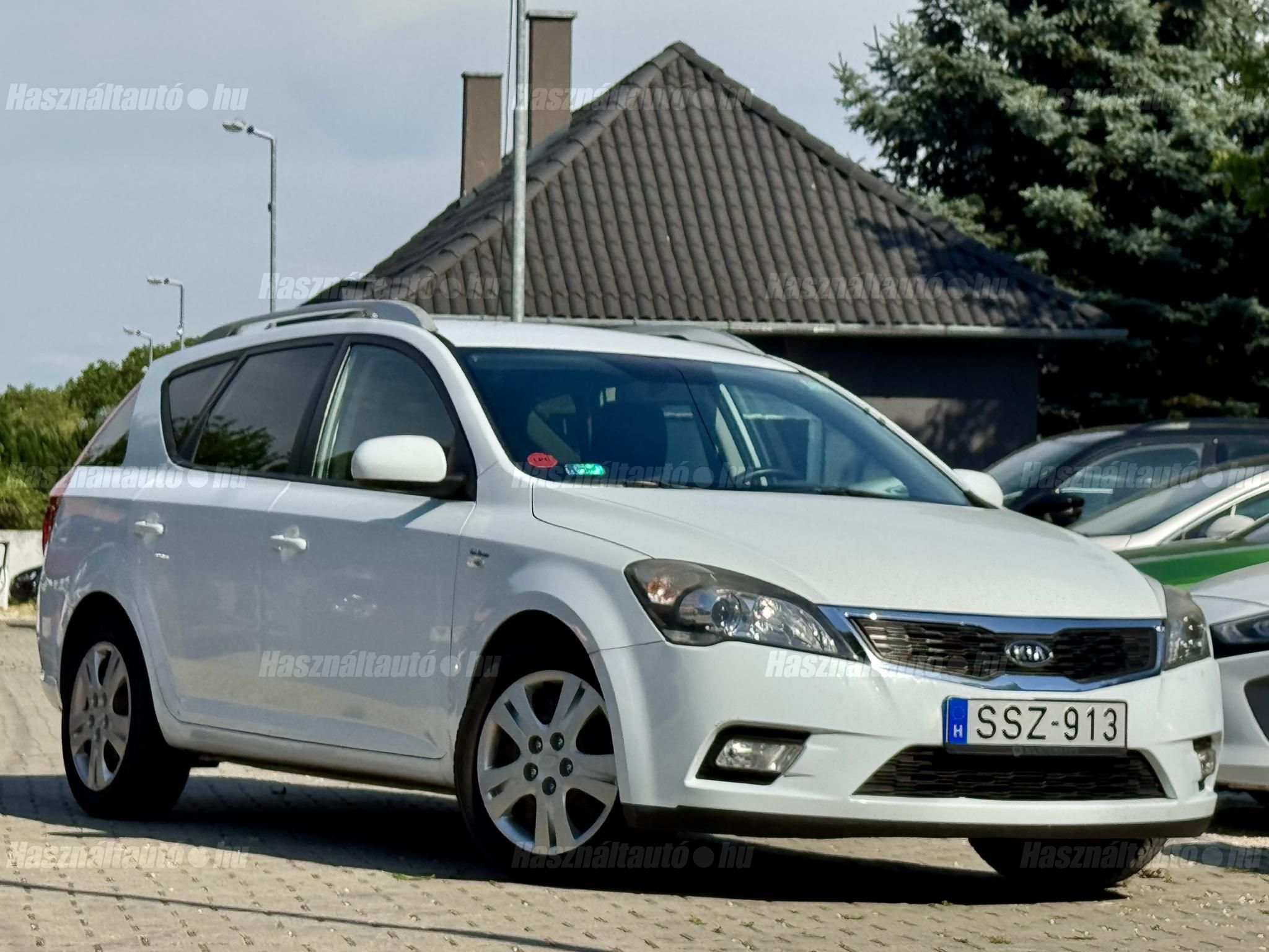 KIA CEE'D 2011/10 - 1
