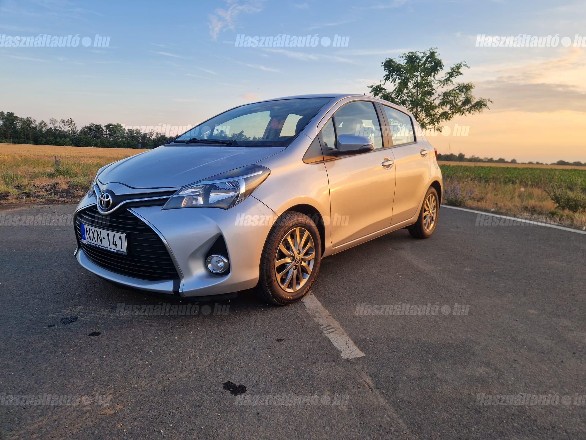 TOYOTA YARIS 2016/12 - 1