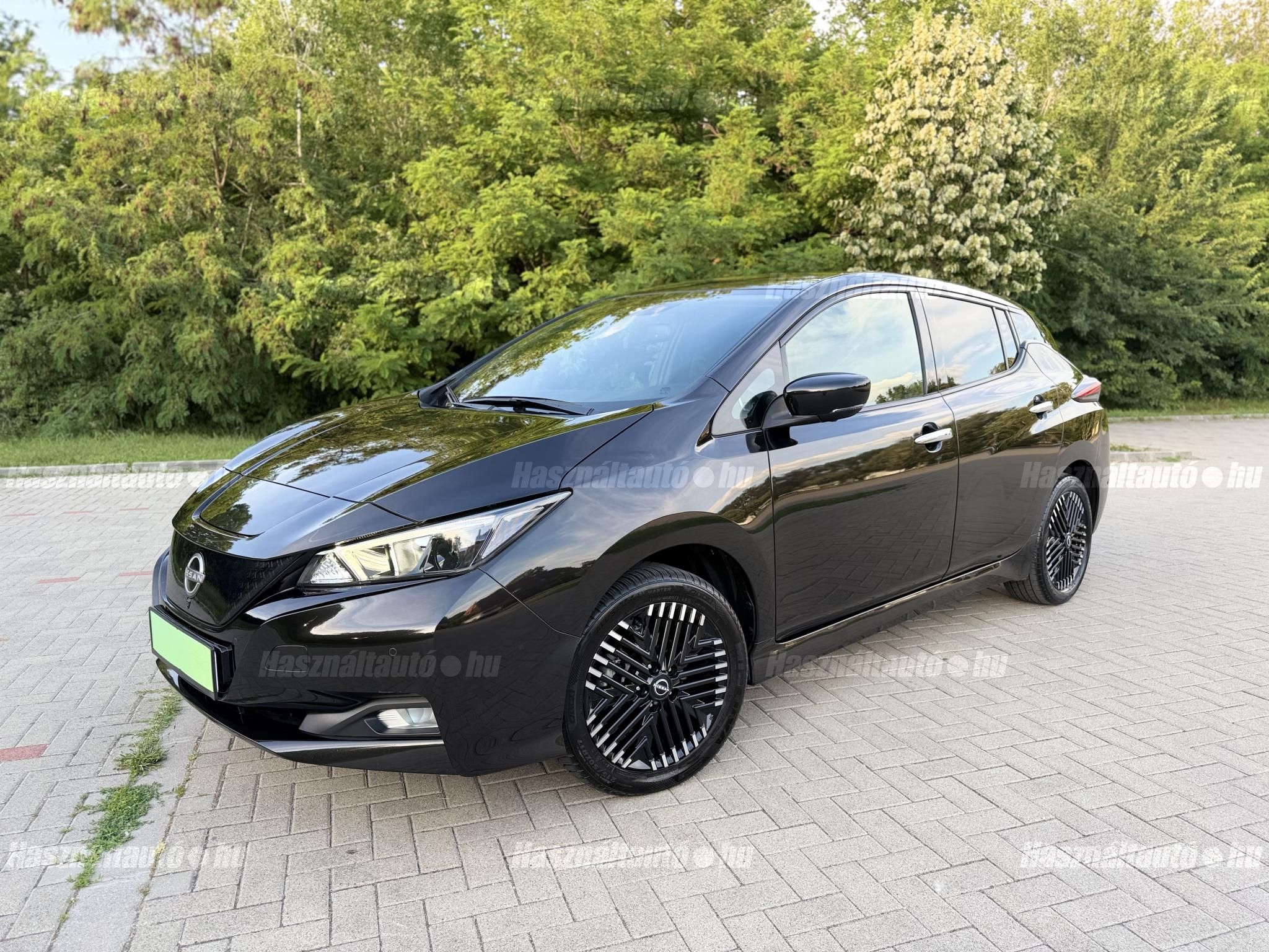 NISSAN LEAF 2022/5 - 1