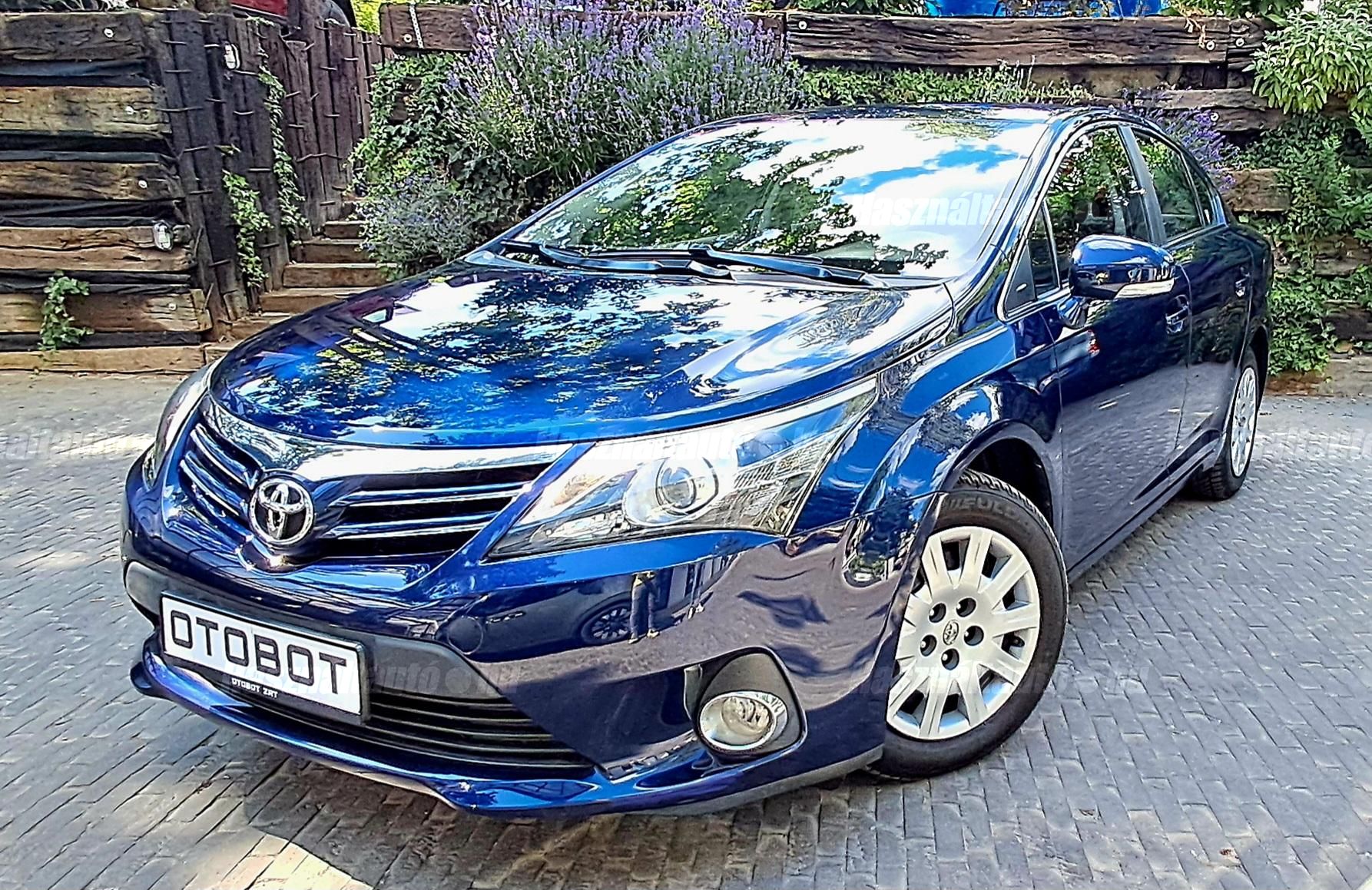 TOYOTA AVENSIS 2012/7 - 1