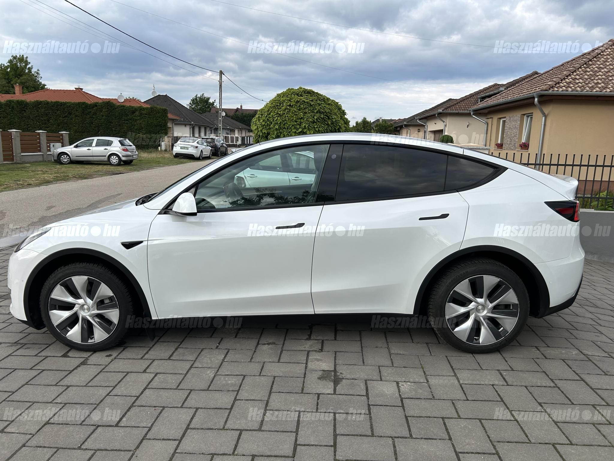 TESLA MODEL Y 2021/8 - 1