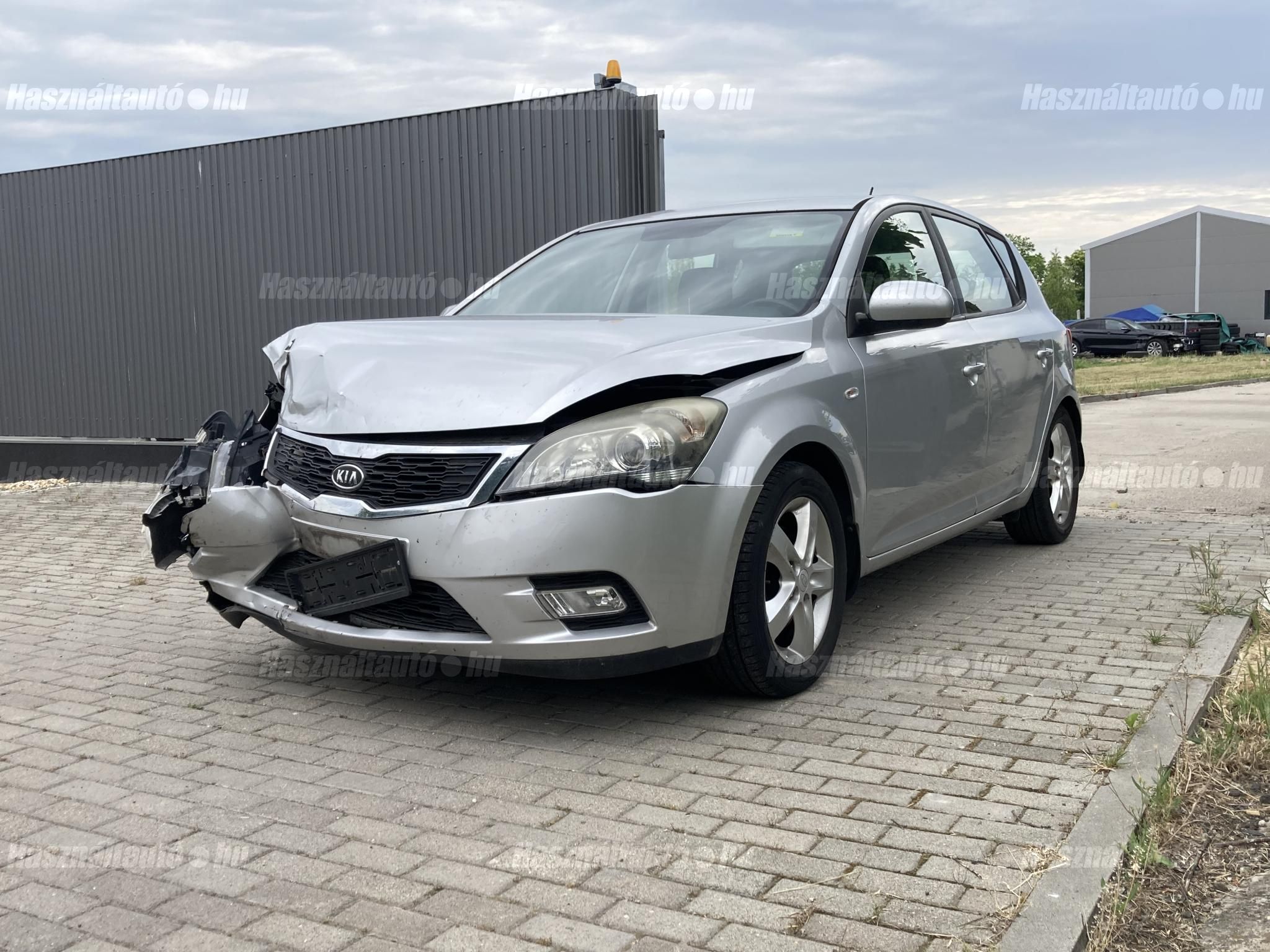 KIA CEE'D 2011/8 - 1