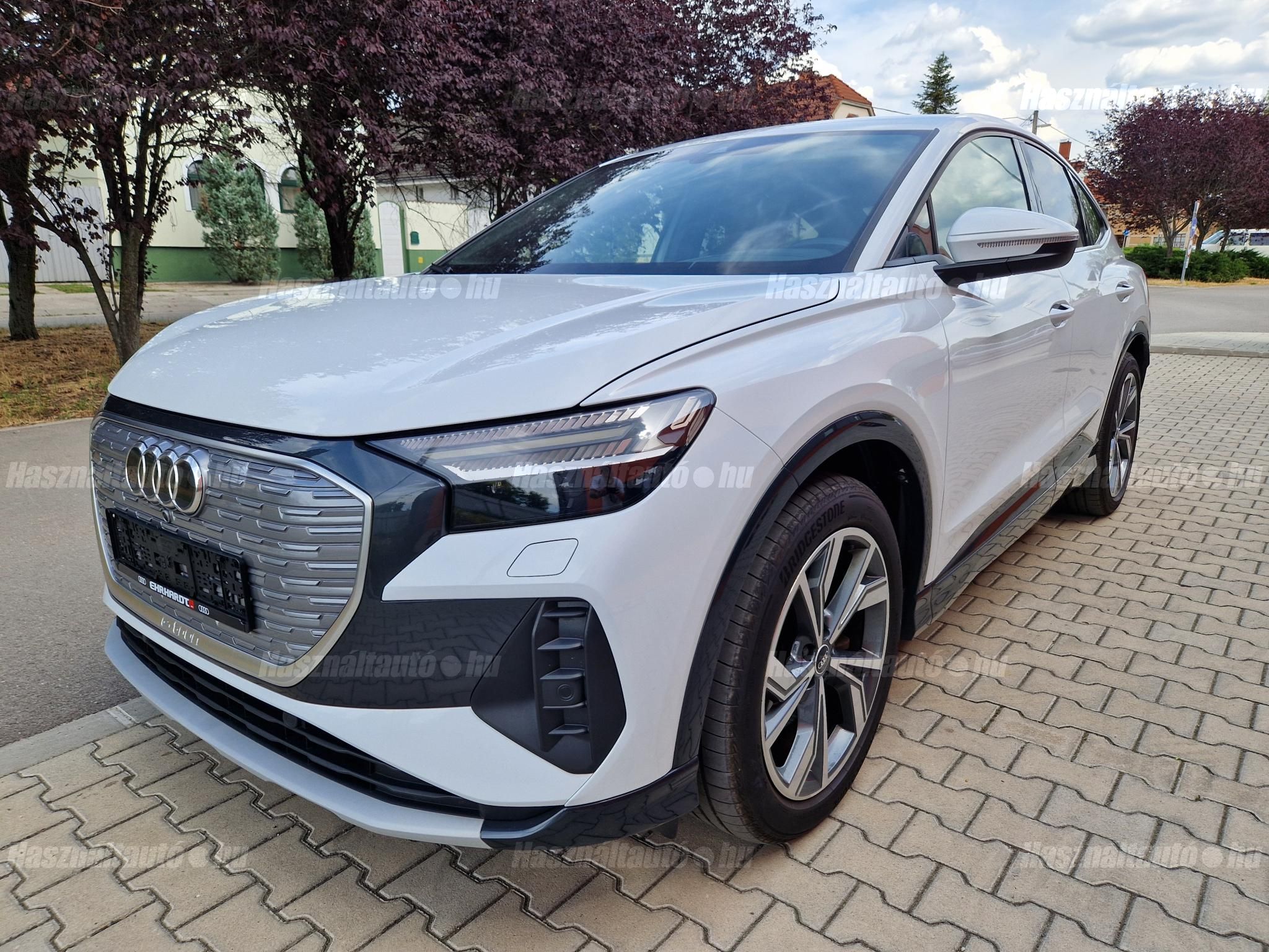 AUDI Q4 2021/12 - 1