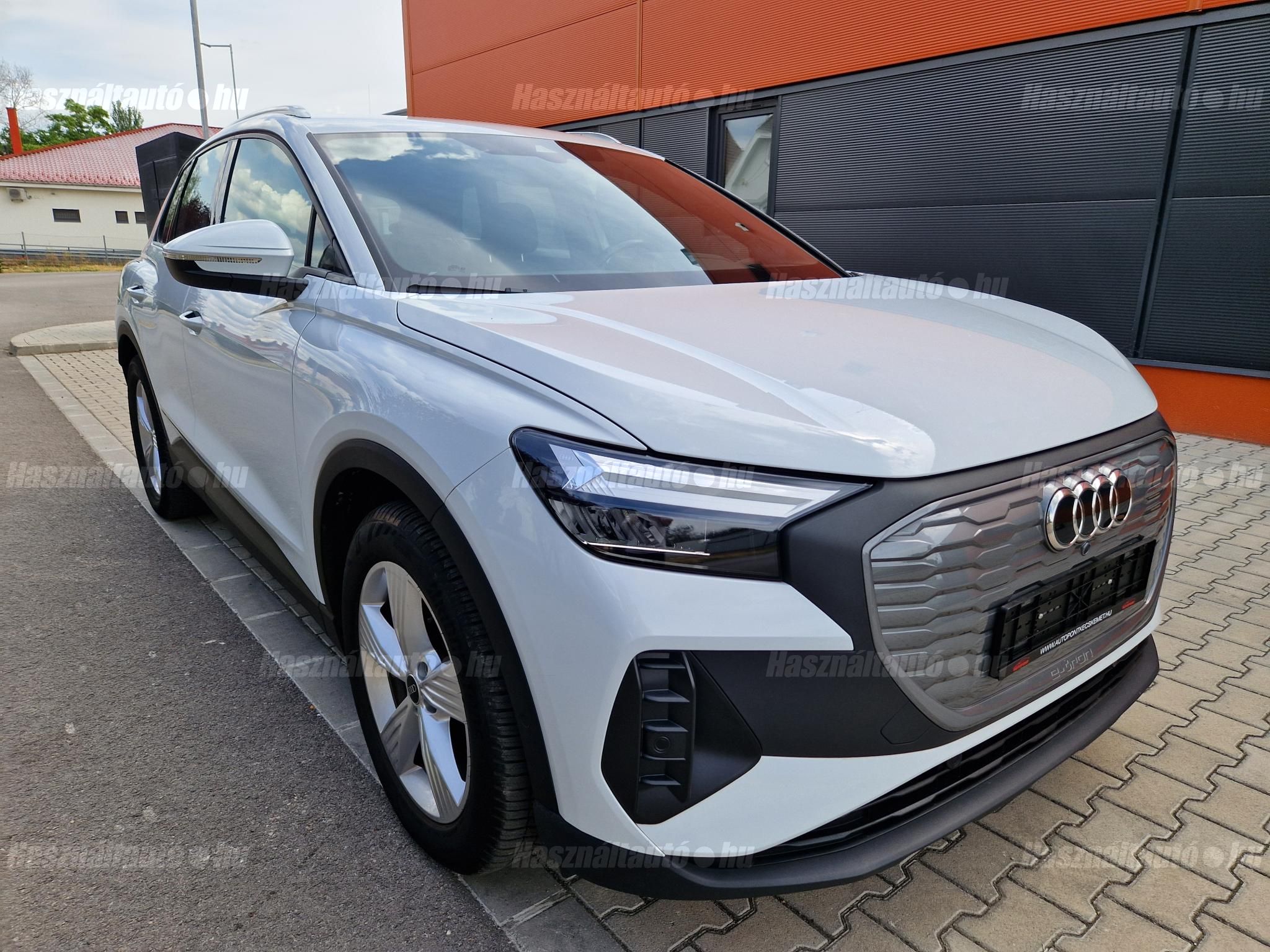 AUDI Q4 2022/4 - 1