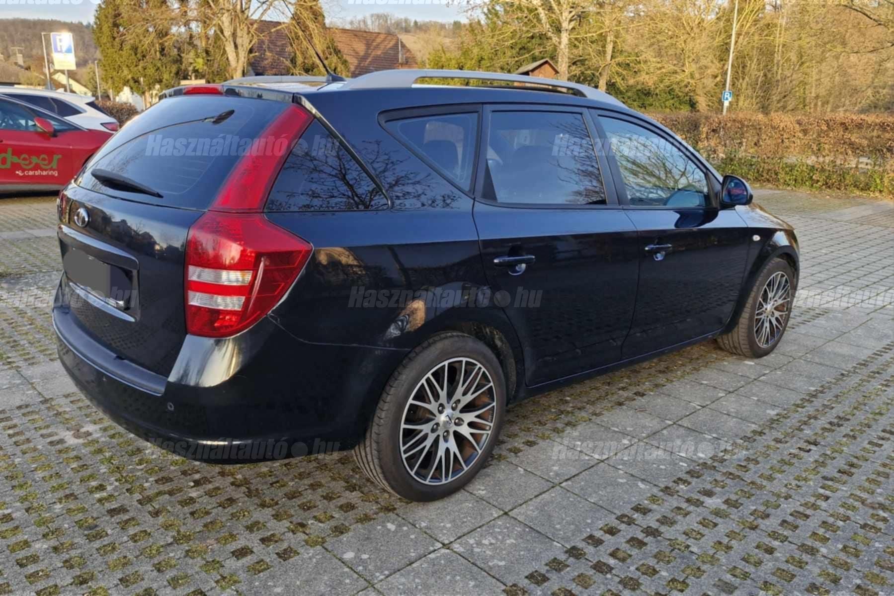 KIA CEE'D 2011/6 - 1