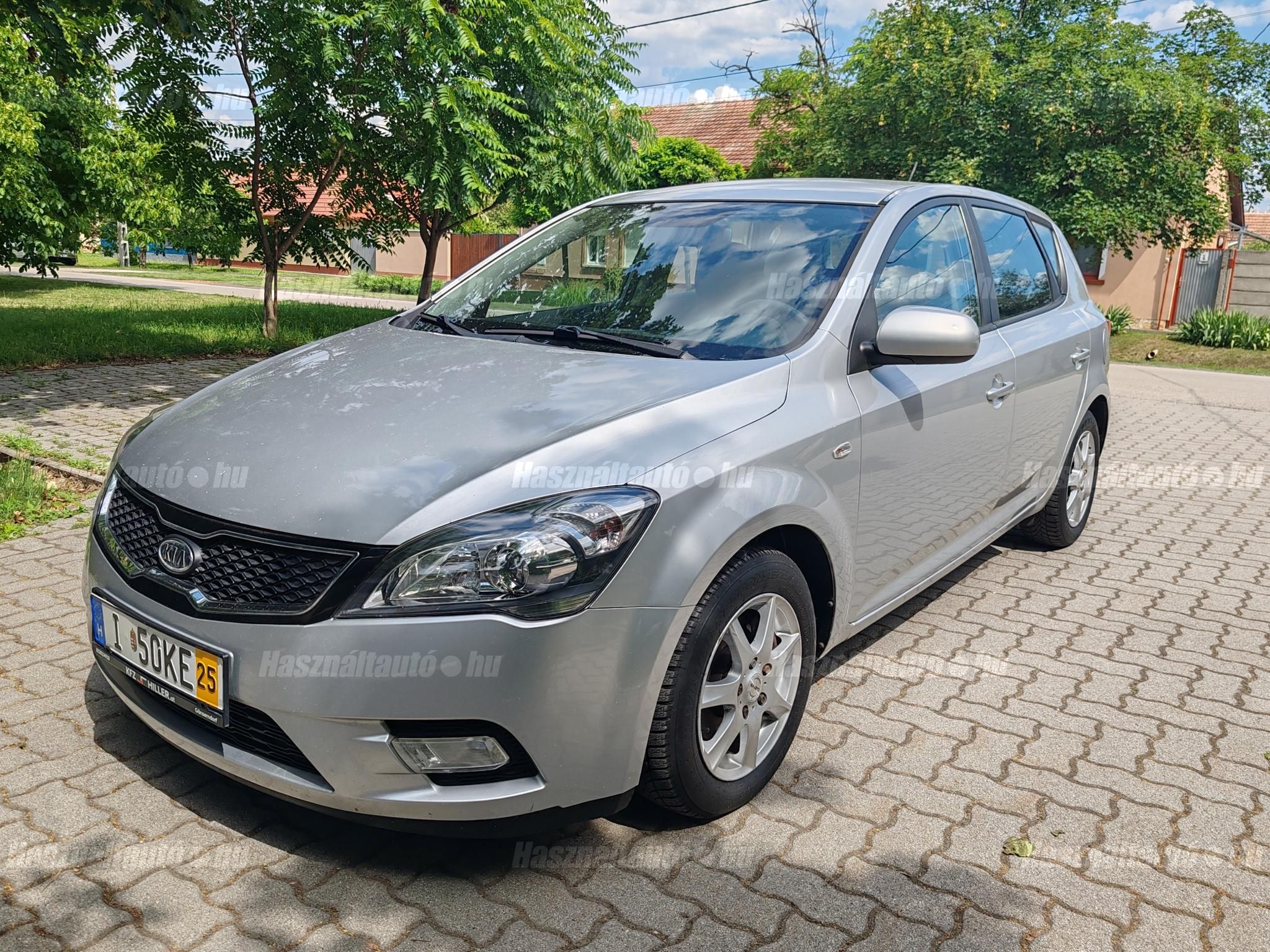 KIA CEE'D 2012/5 - 1