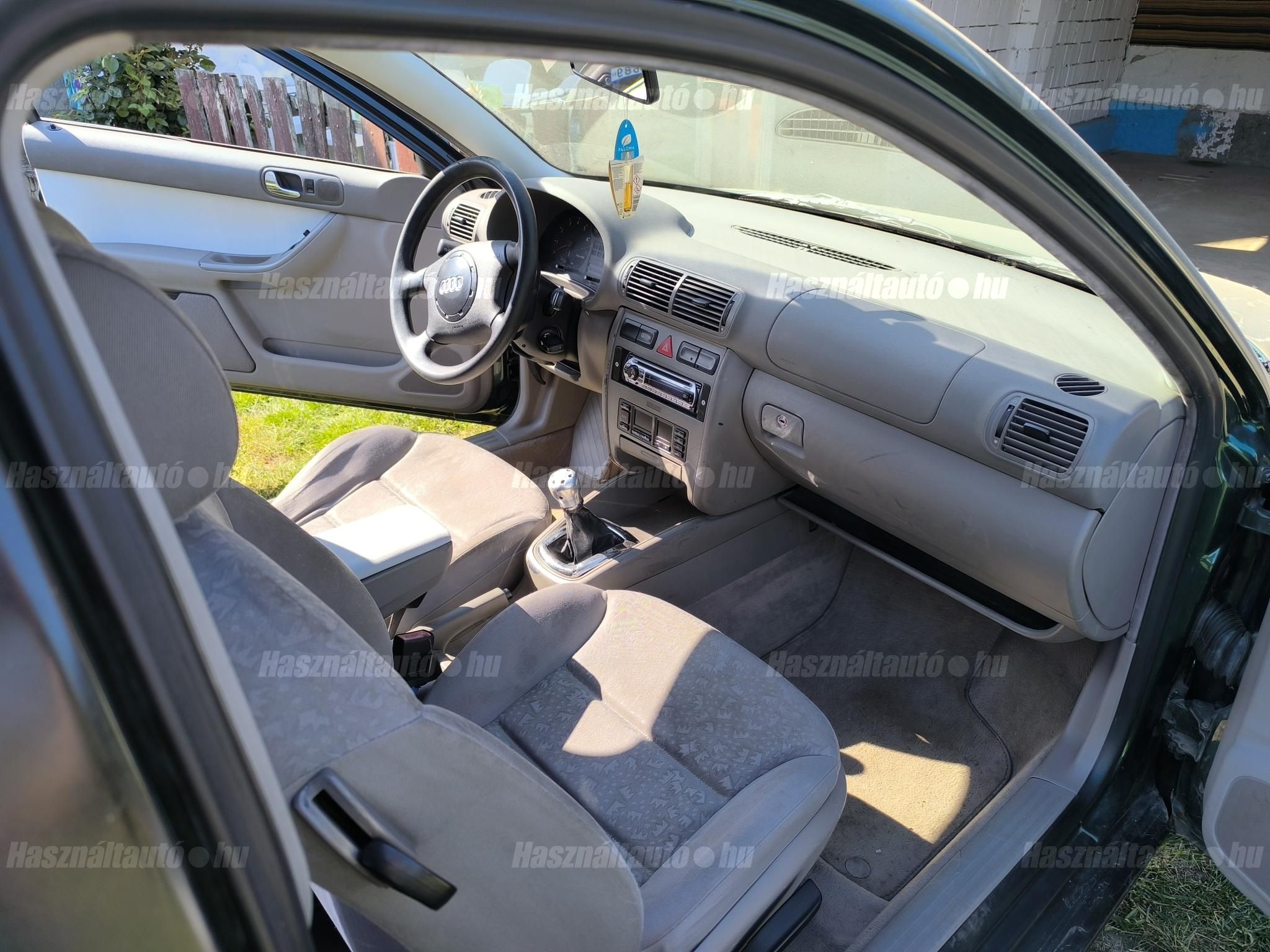 AUDI A3 2000/2 - 1