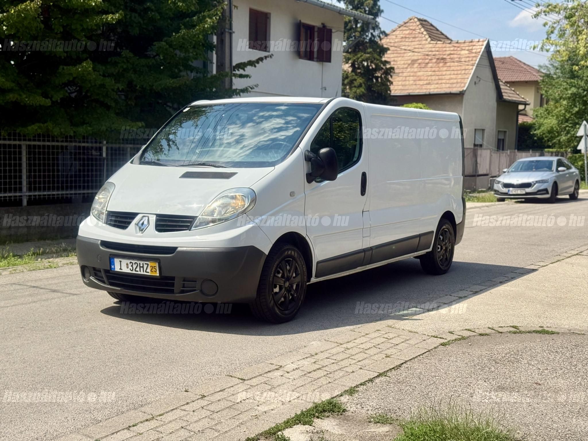RENAULT TRAFIC 2011/12 - 1