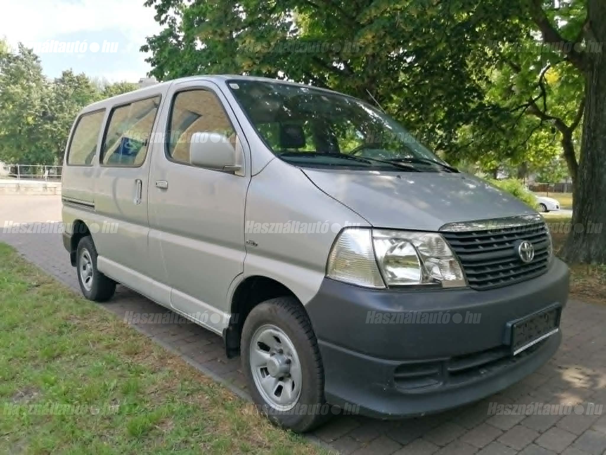 TOYOTA HIACE 2009 - 1