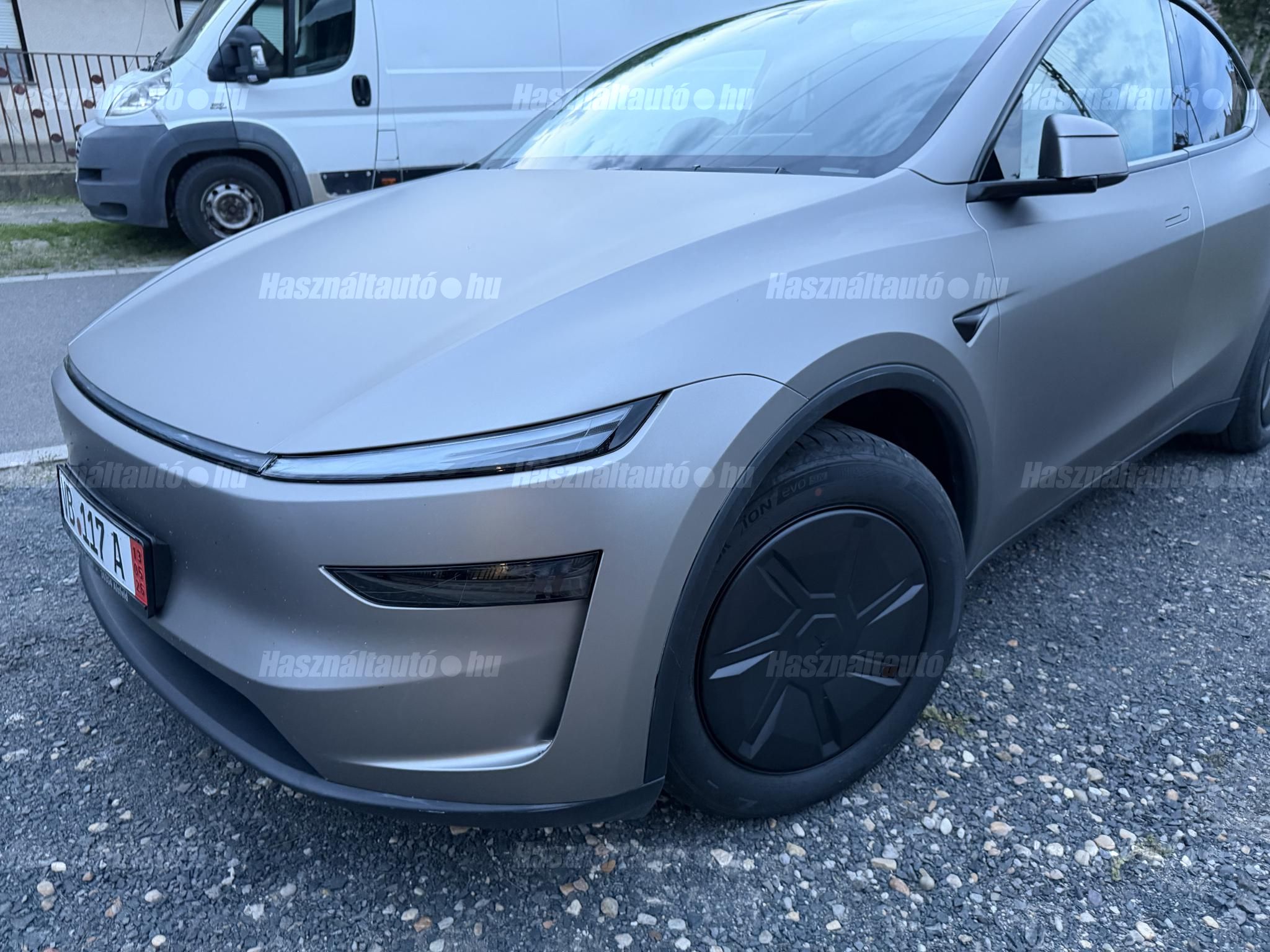 TESLA MODEL Y 2025/5 - 1