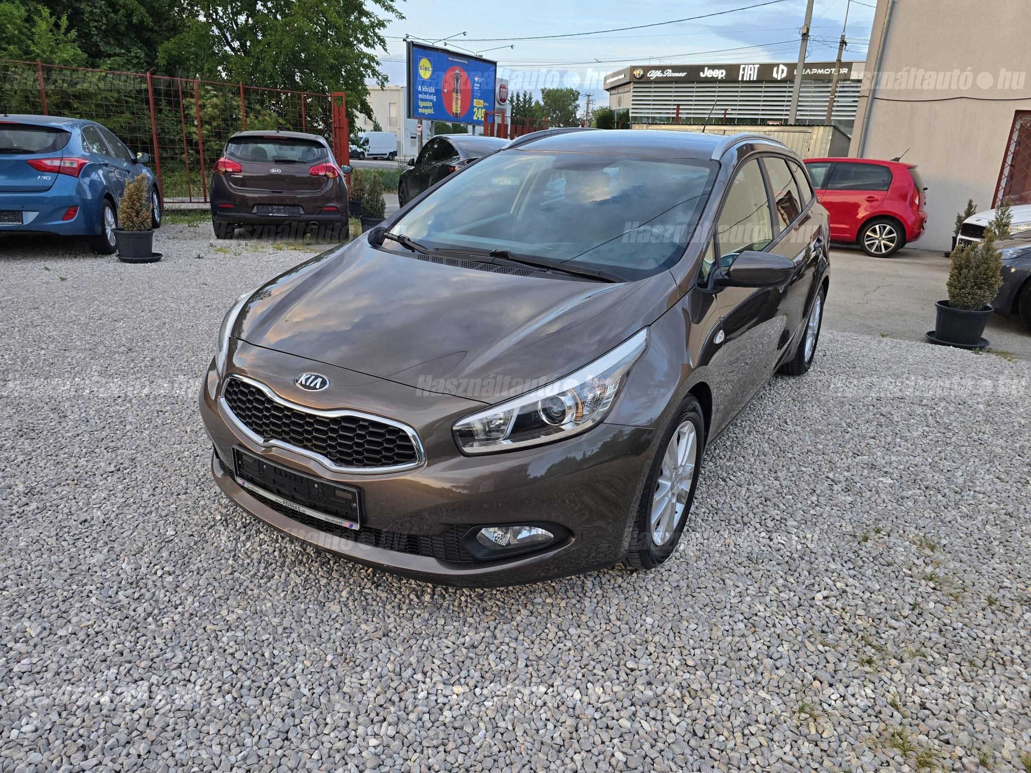 KIA CEE'D 2013/7 - 1