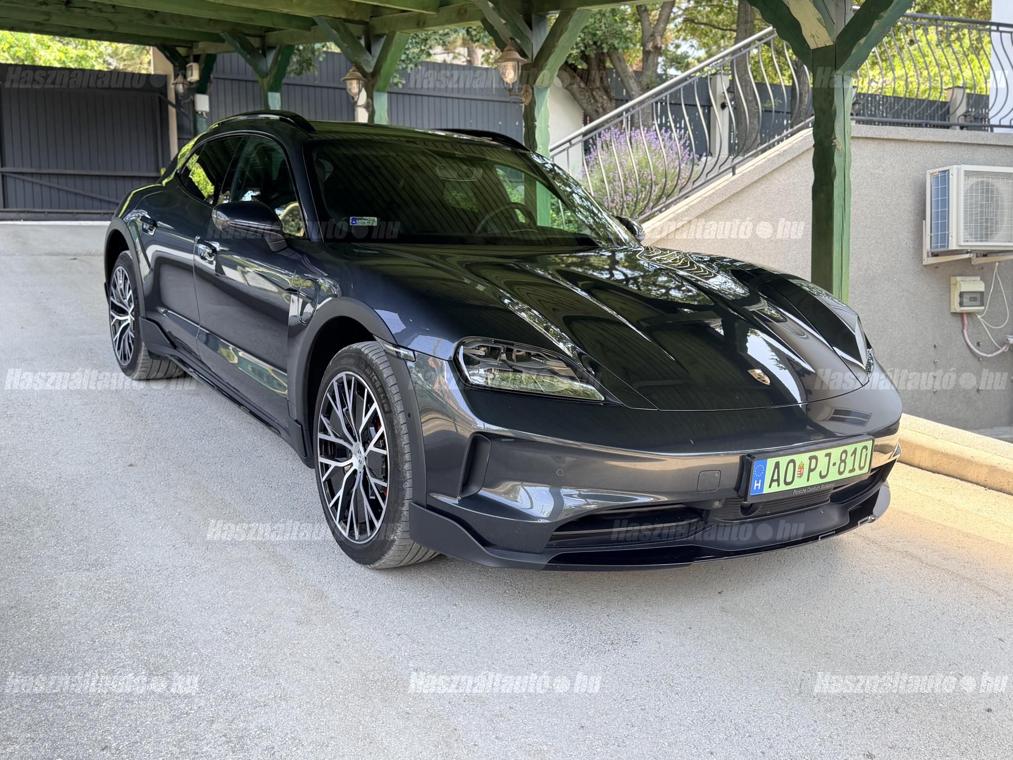 PORSCHE TAYCAN 2024/10 - 1
