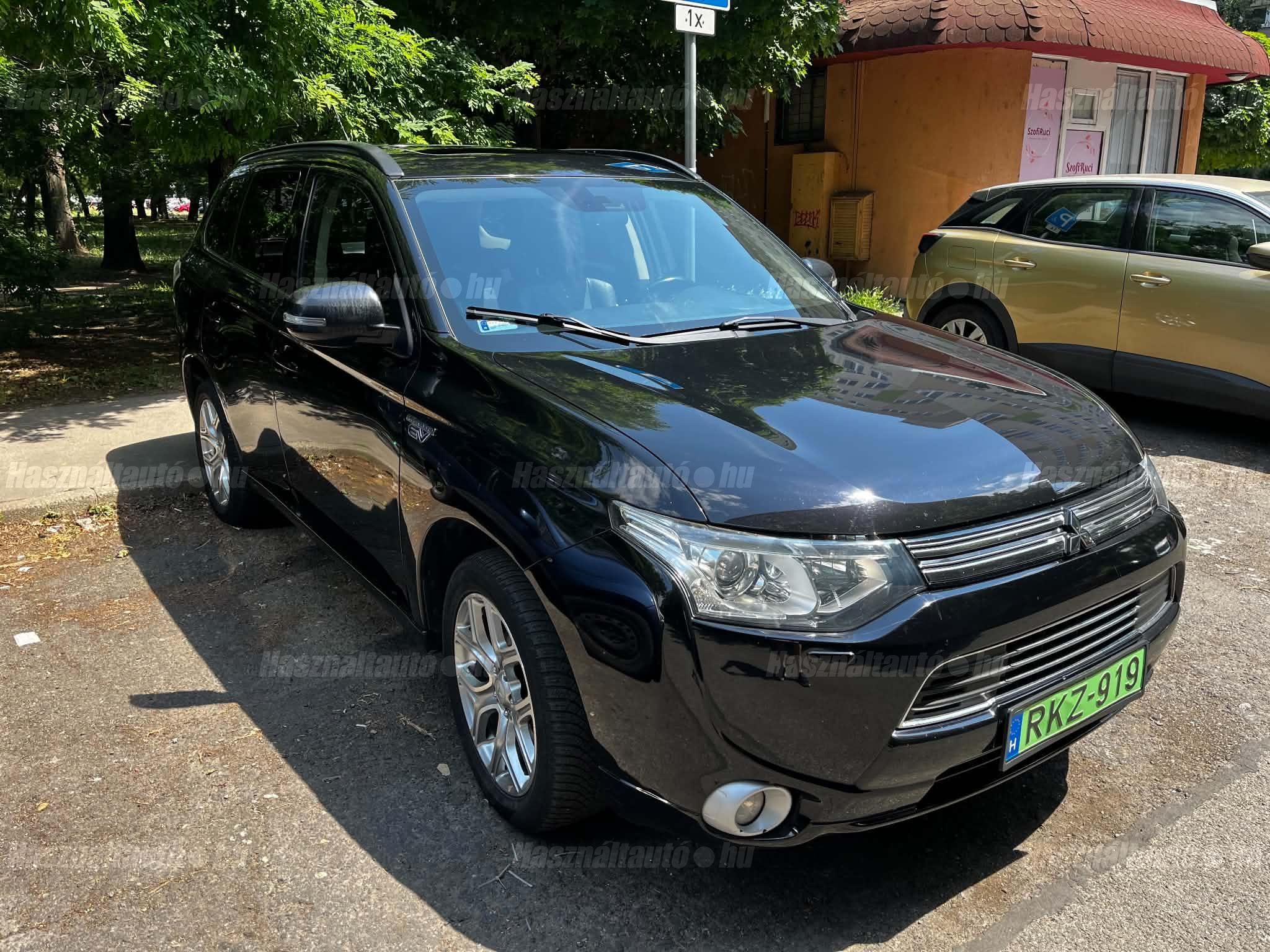 MITSUBISHI OUTLANDER 2013/12 - 1