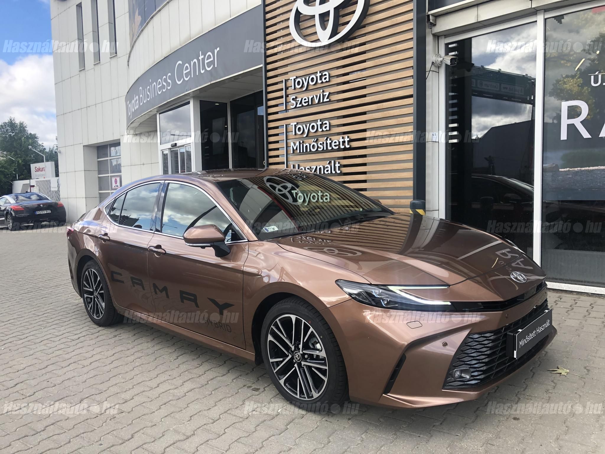 TOYOTA CAMRY 2025/8 - 1