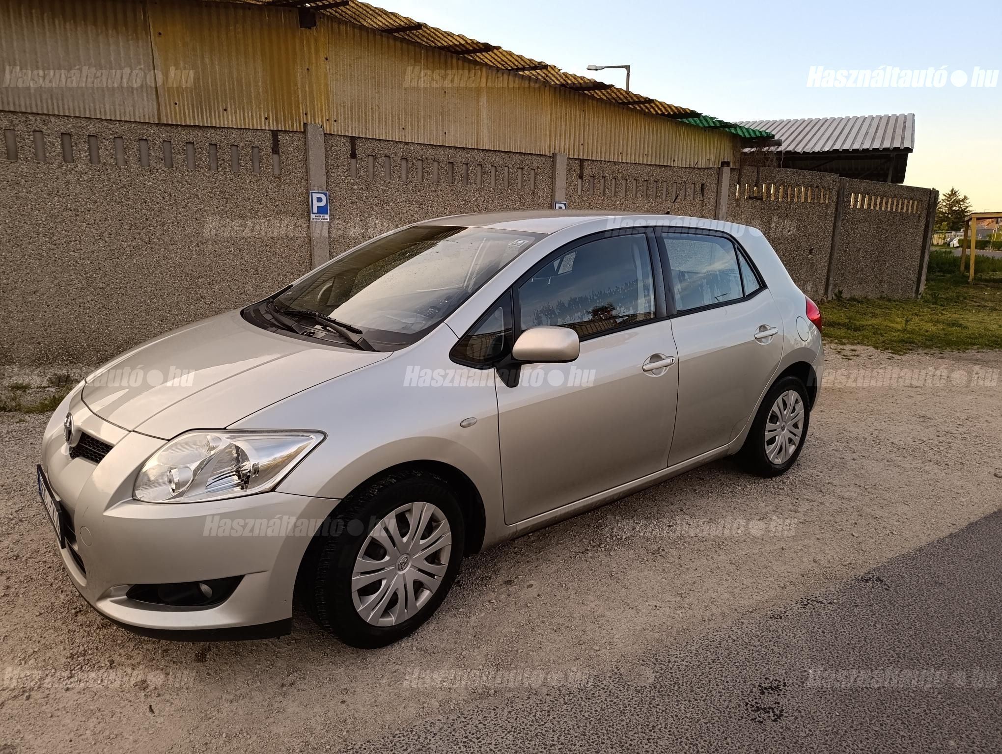 TOYOTA AURIS 2009 - 1