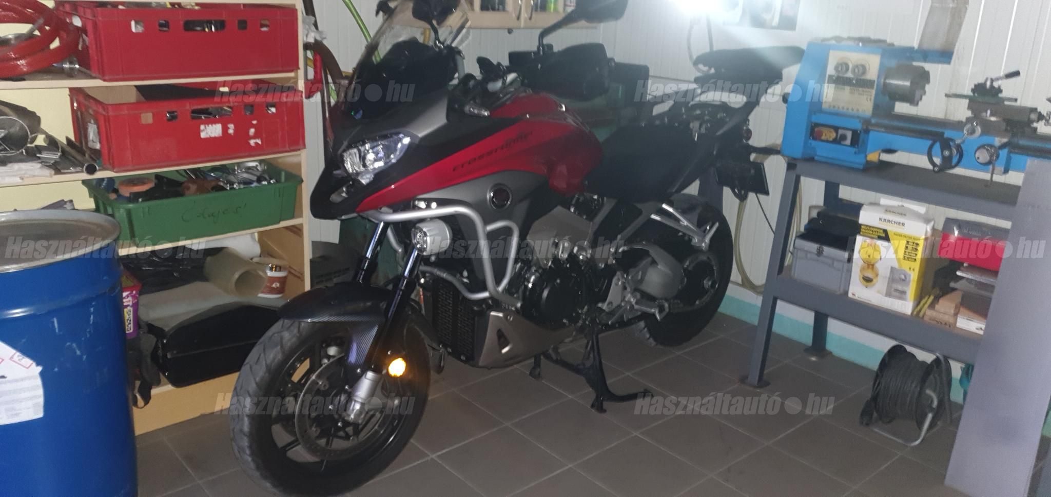 HONDA VFR 800 X 2016/1 - 1