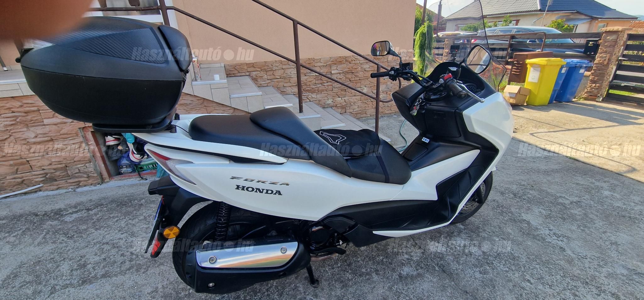 HONDA FORZA 300 2015/12 - 1
