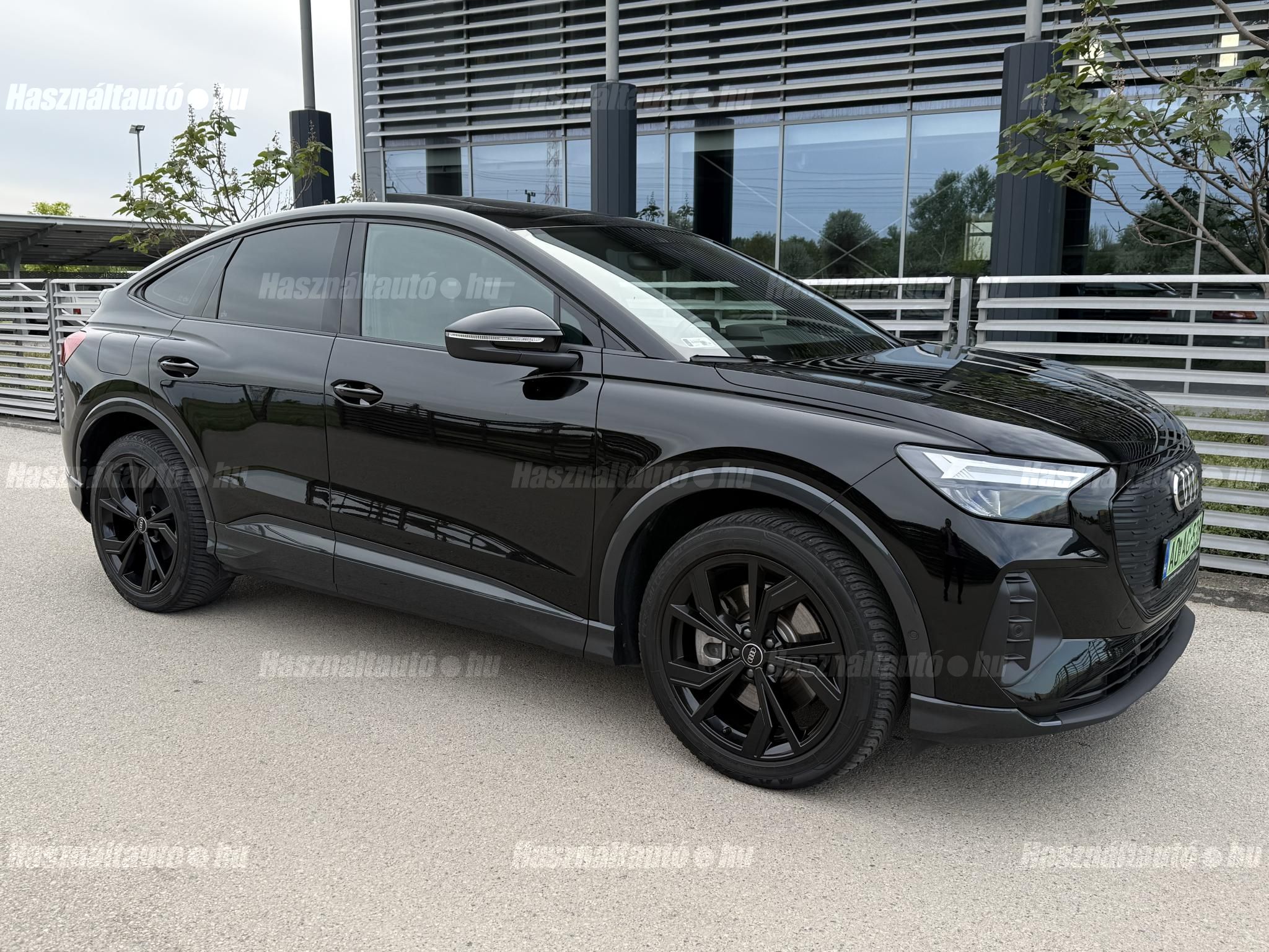 AUDI Q4 2022/12 - 1