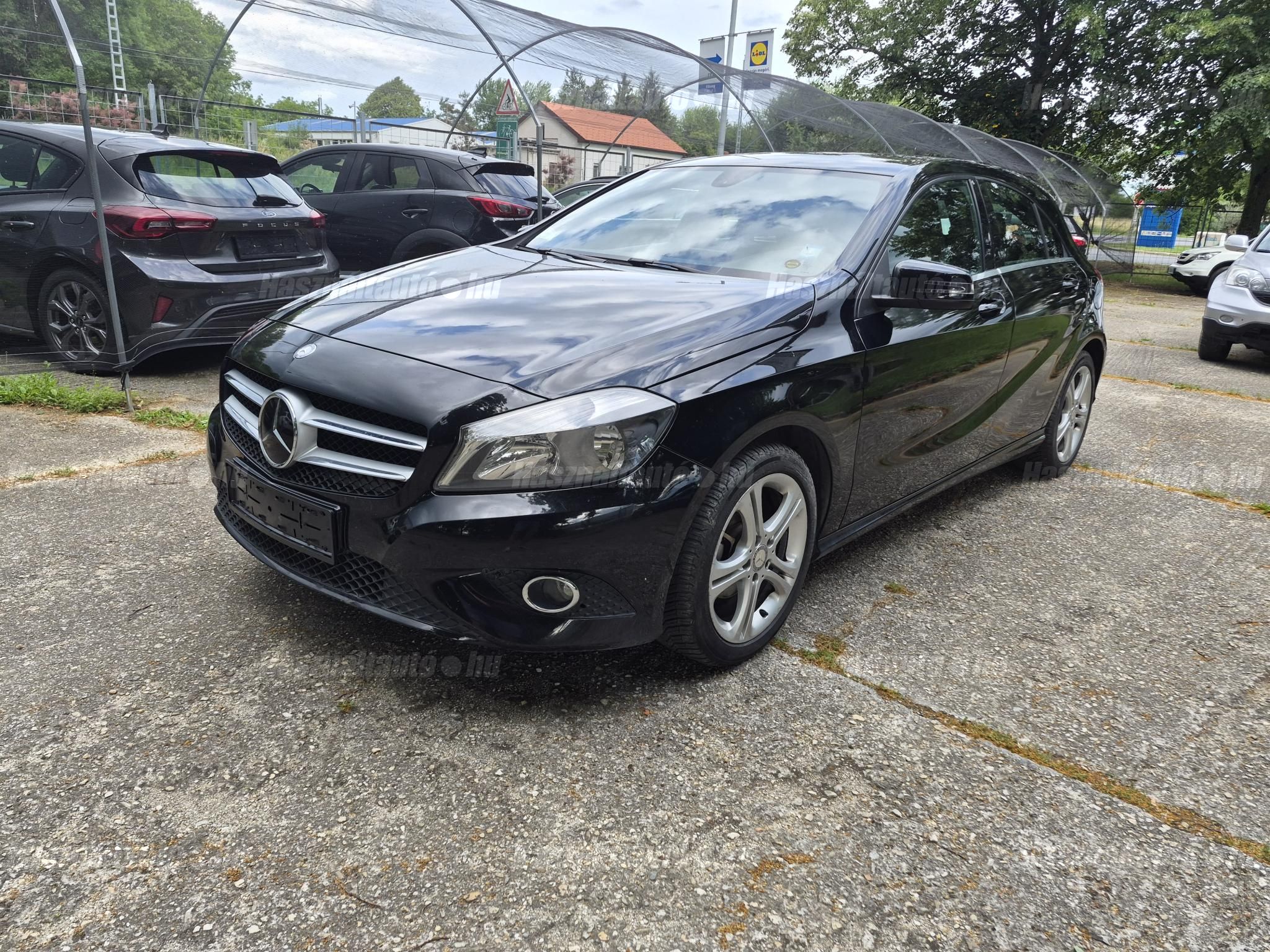 MERCEDES-BENZ A 180 2014/5 - 1