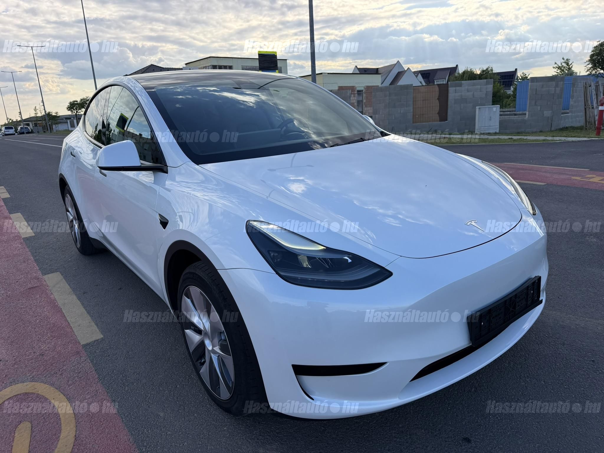 TESLA MODEL Y 2024/6 - 1