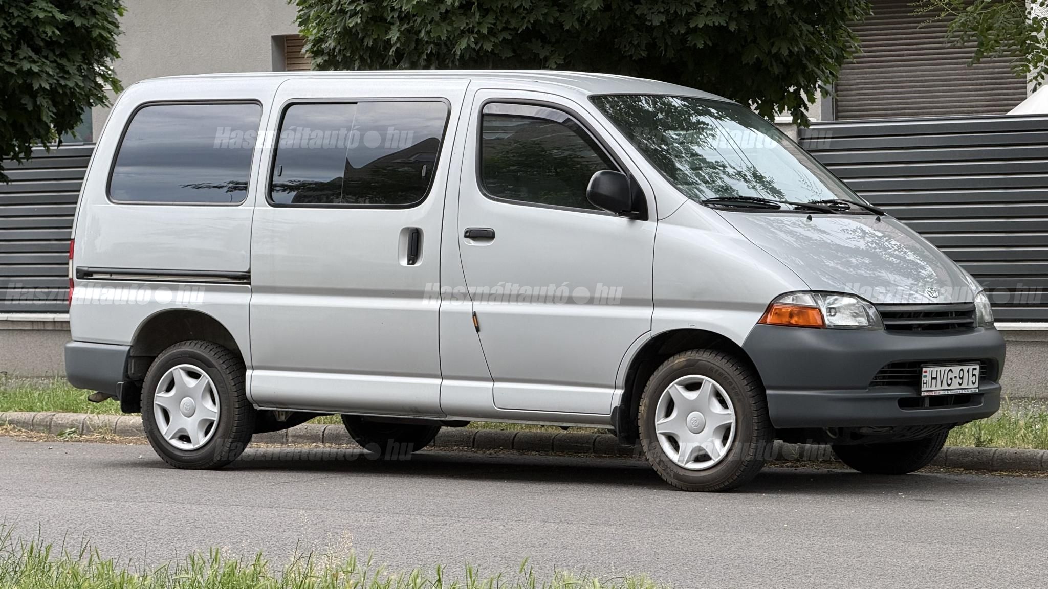 TOYOTA HIACE 2001/9 - 1