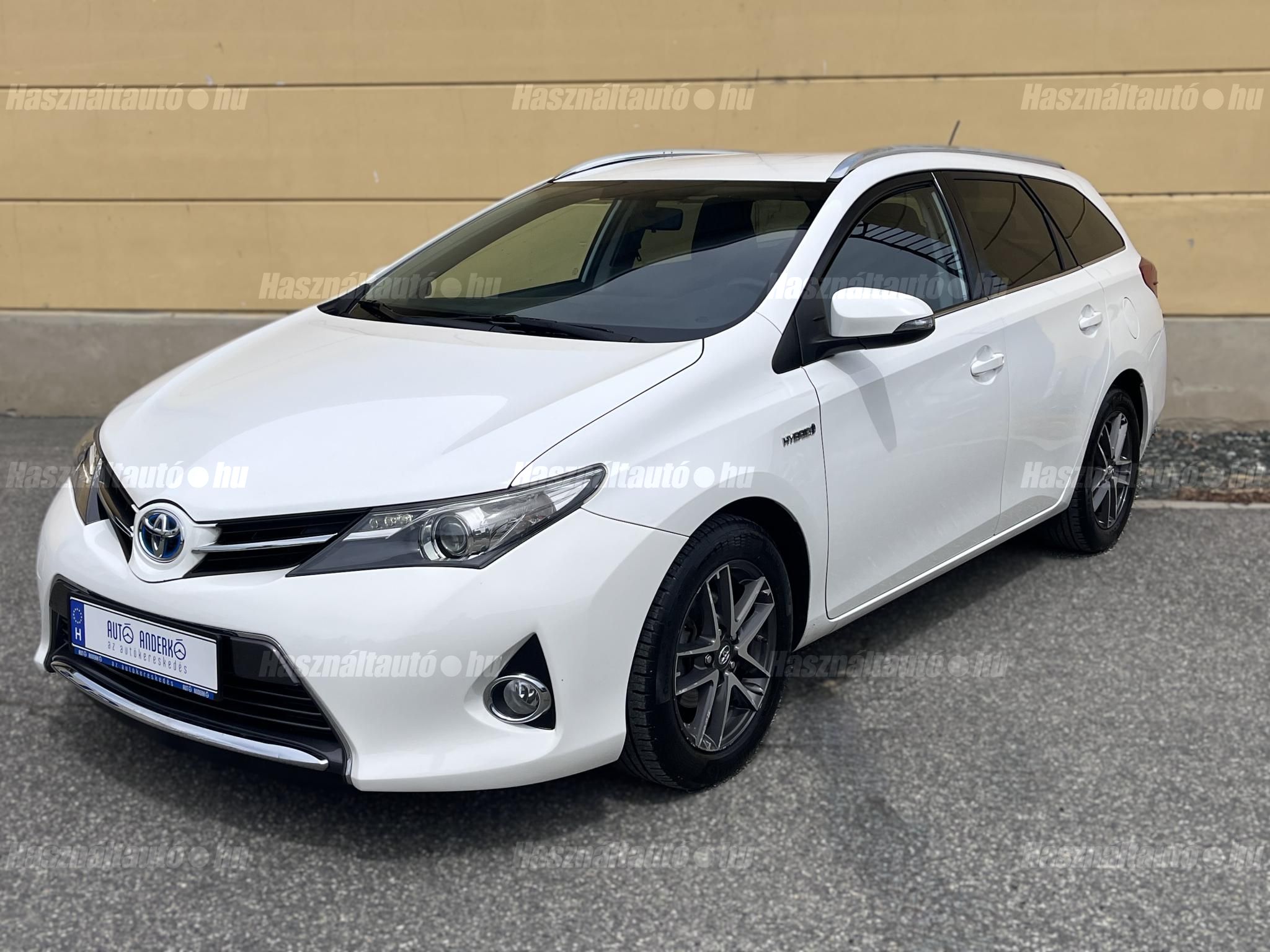 TOYOTA AURIS 2014/10 - 1