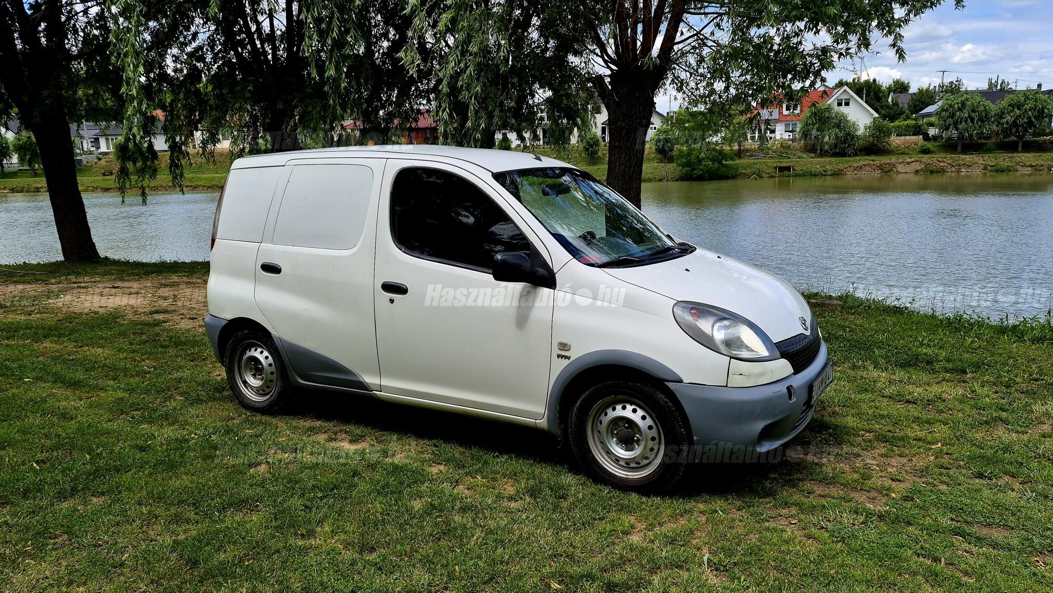 TOYOTA YARIS VERSO 2002/11 - 1