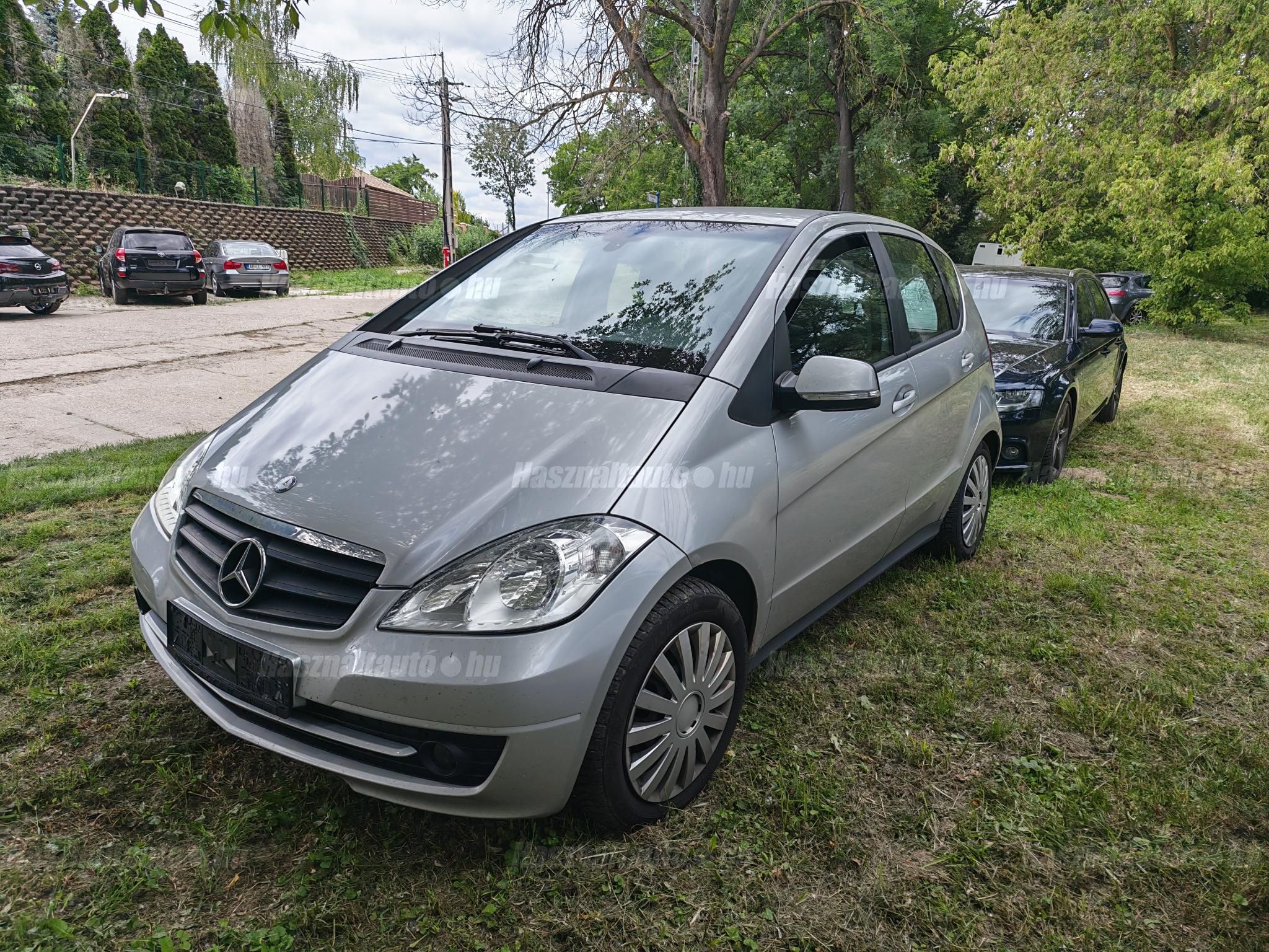 MERCEDES-BENZ A 180 2011/8 - 1
