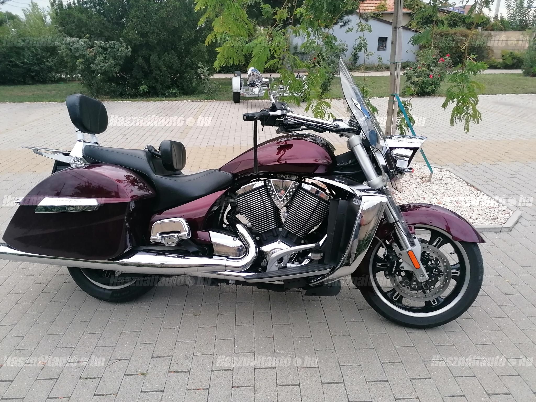 VICTORY CLASSIC CRUISER 2010/1 - 1